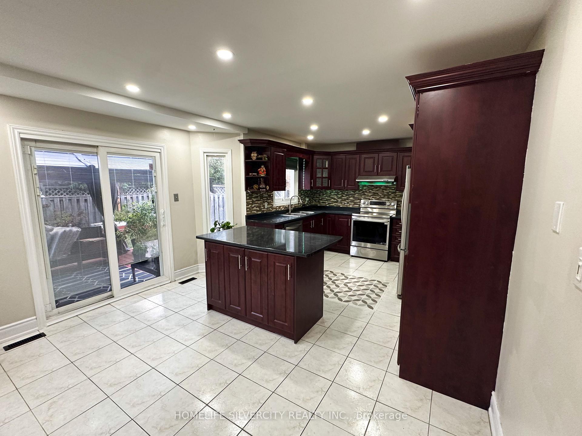 Photo 14 of 200 Conestoga Drive, Brampton, Heart Lake West — HOMEH