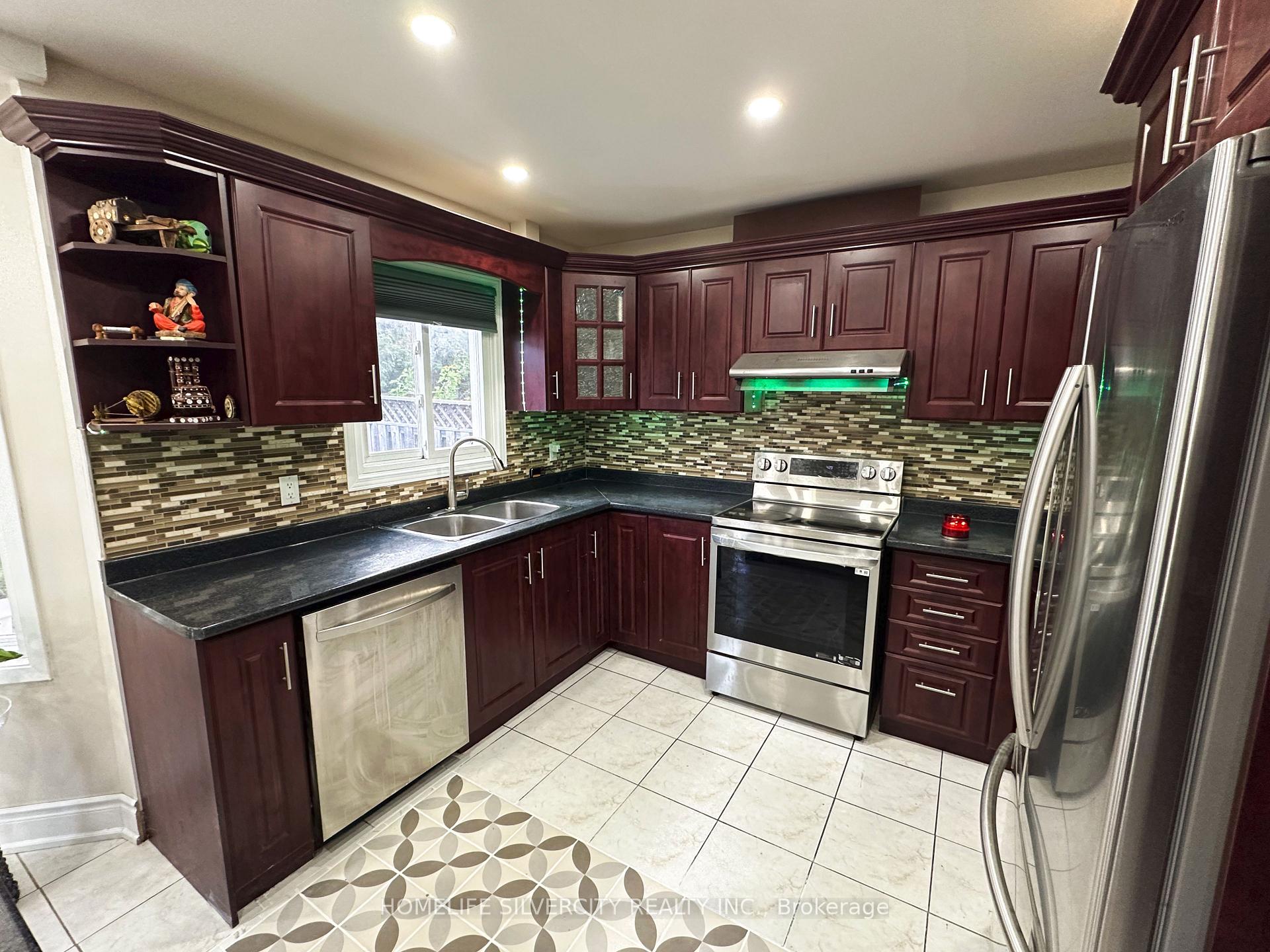 Photo 15 of 200 Conestoga Drive, Brampton, Heart Lake West — HOMEH
