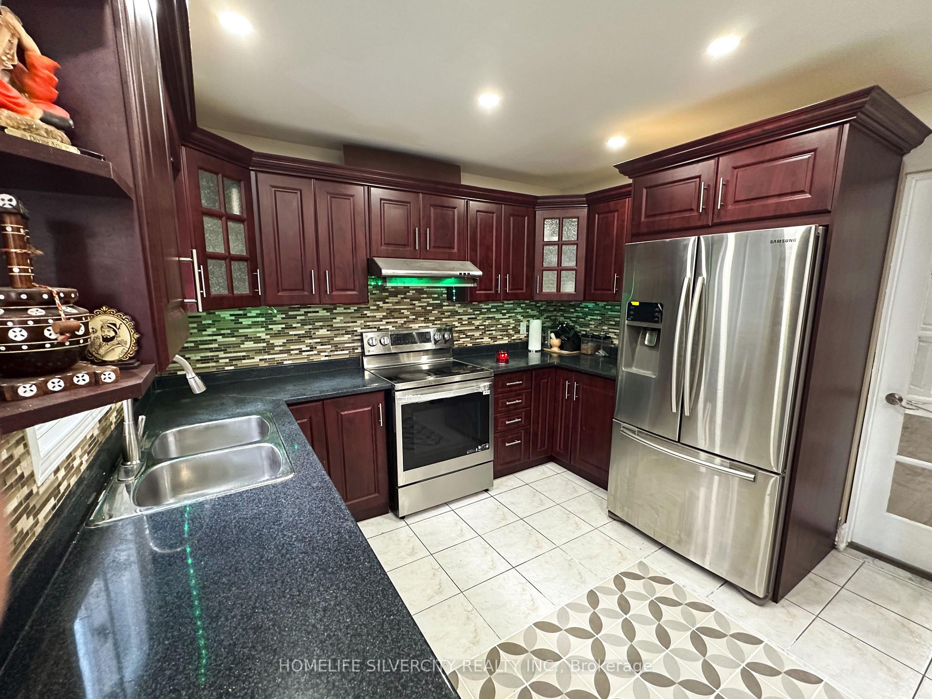 Photo 16 of 200 Conestoga Drive, Brampton, Heart Lake West — HOMEH