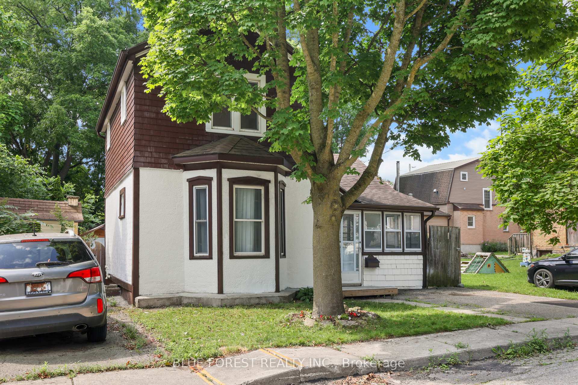Photo 2 of 508 Hatch Street, Woodstock, Woodstock - South — HOMEH