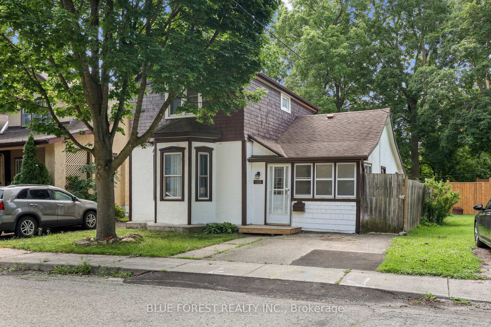Photo 3 of 508 Hatch Street, Woodstock, Woodstock - South — HOMEH