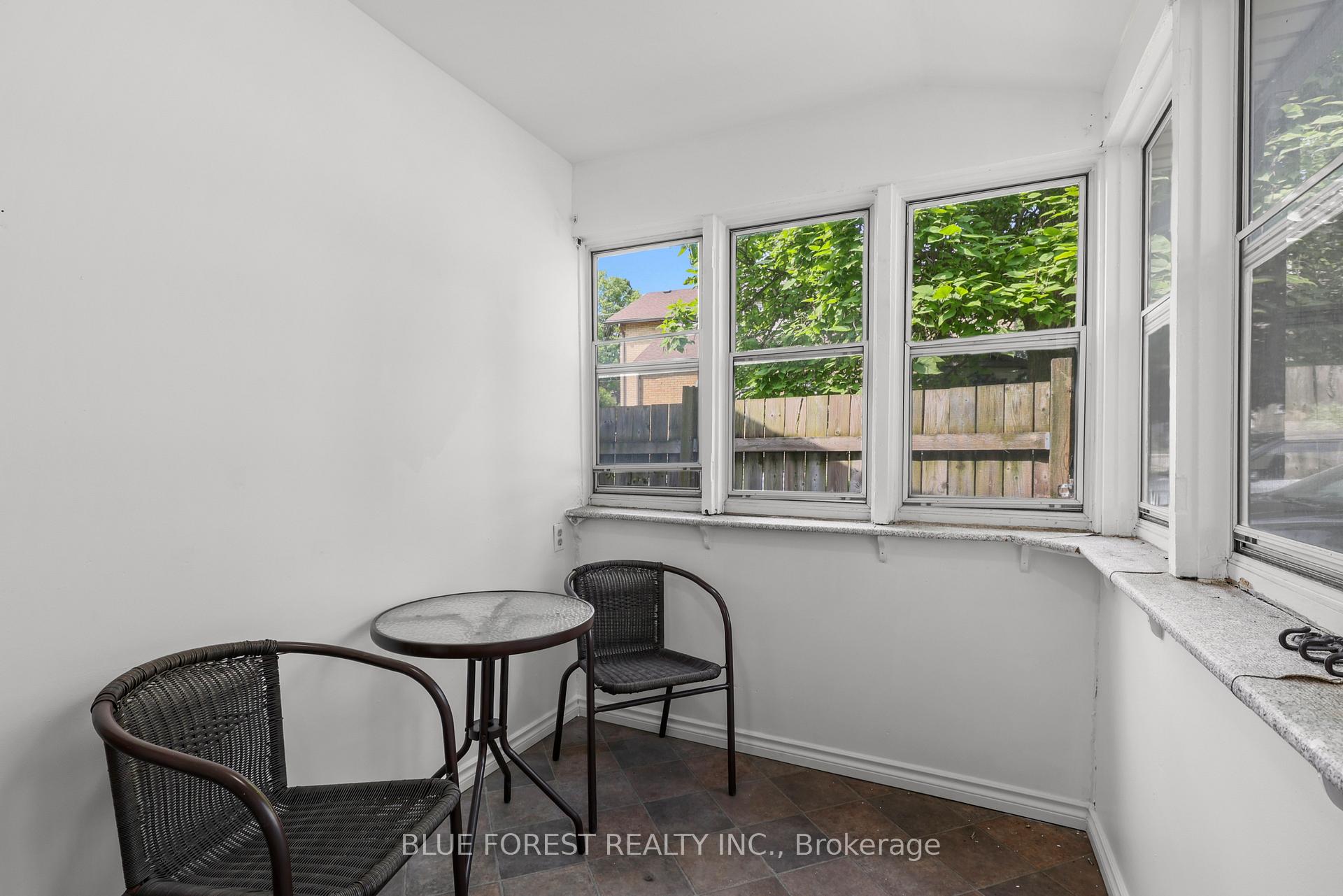 Photo 5 of 508 Hatch Street, Woodstock, Woodstock - South — HOMEH