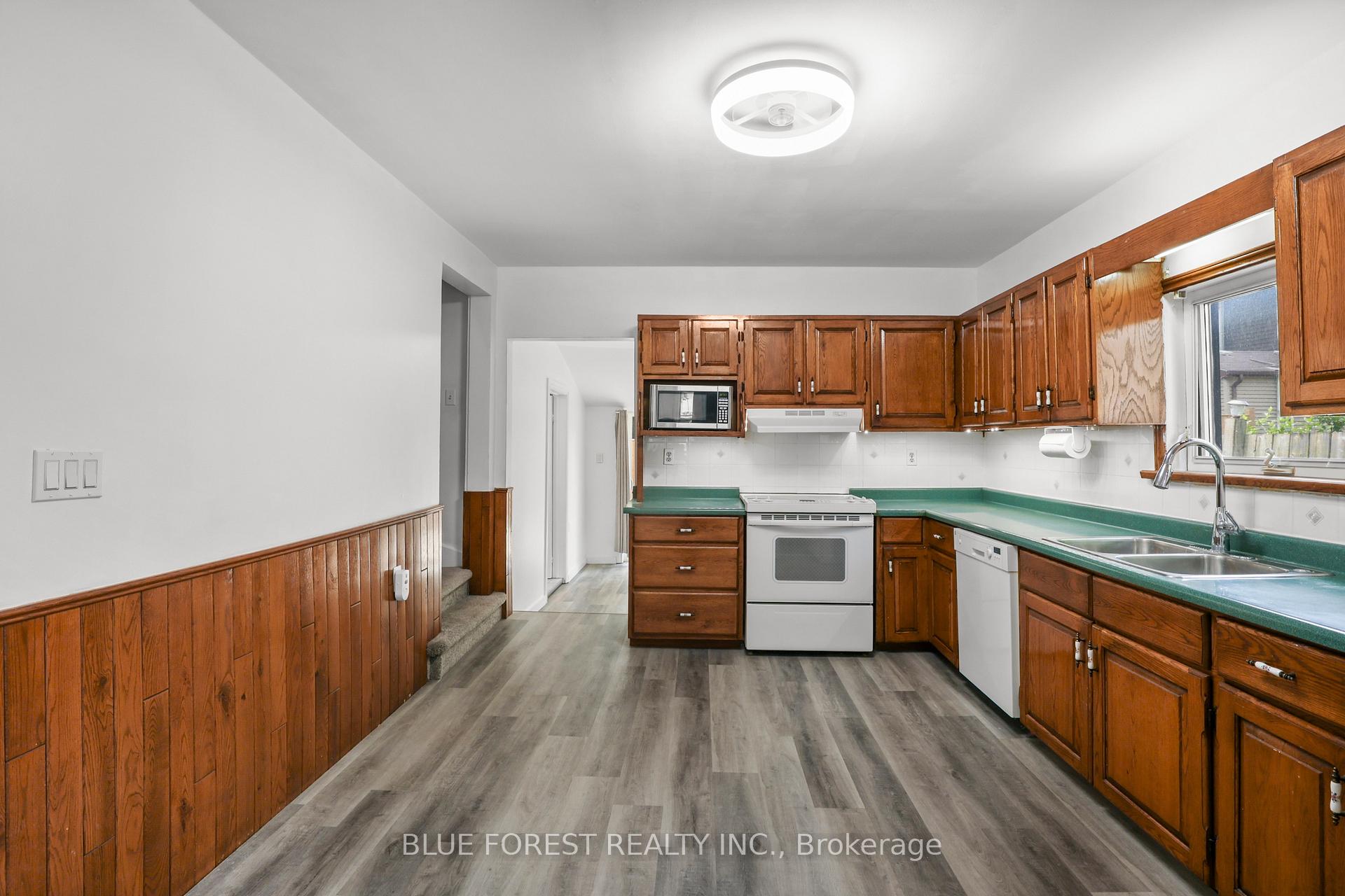 Photo 7 of 508 Hatch Street, Woodstock, Woodstock - South — HOMEH