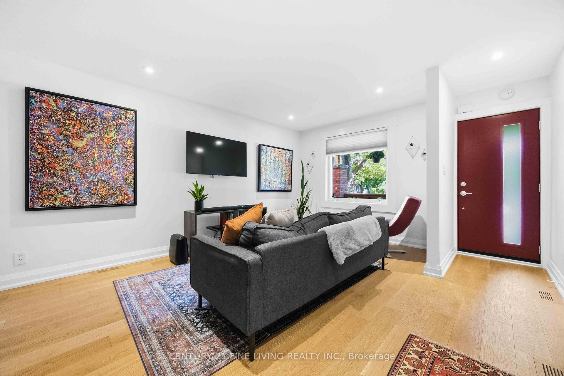 Photo 4 of 294 Gainsborough Road, Toronto, Woodbine Corridor — HOMEH