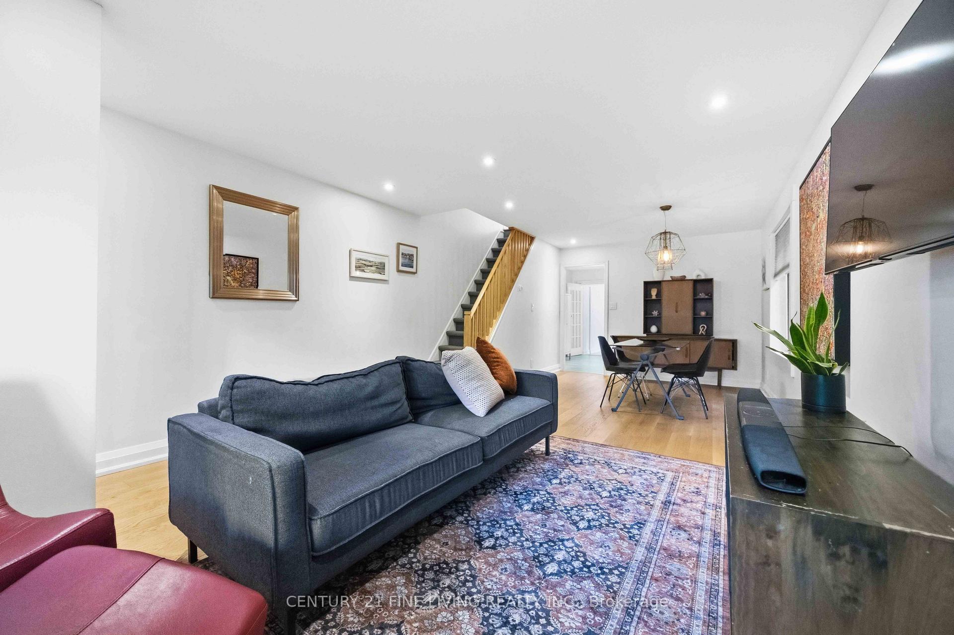 Photo 10 of 294 Gainsborough Road, Toronto, Woodbine Corridor — HOMEH