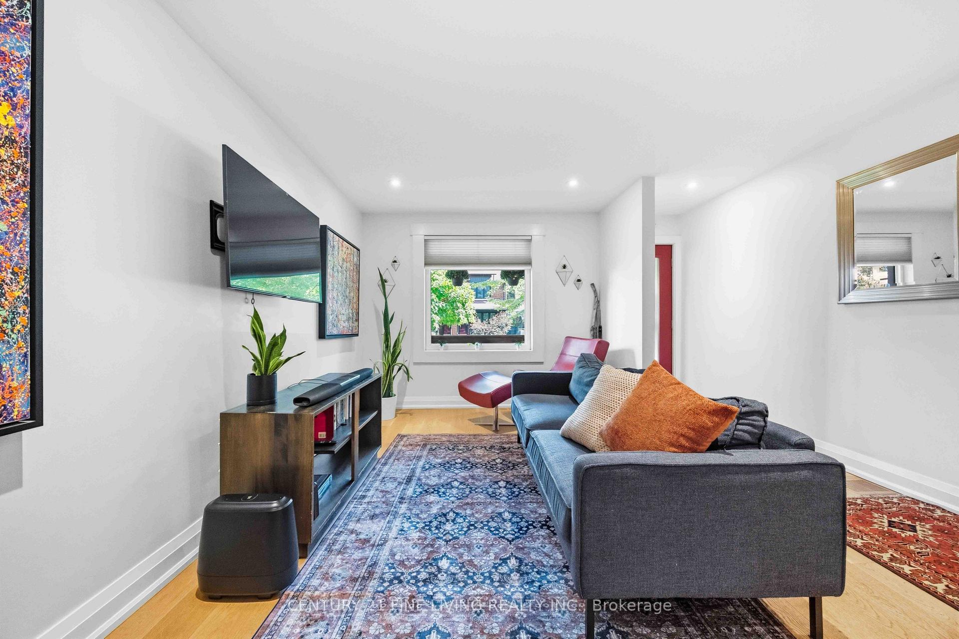 Photo 12 of 294 Gainsborough Road, Toronto, Woodbine Corridor — HOMEH