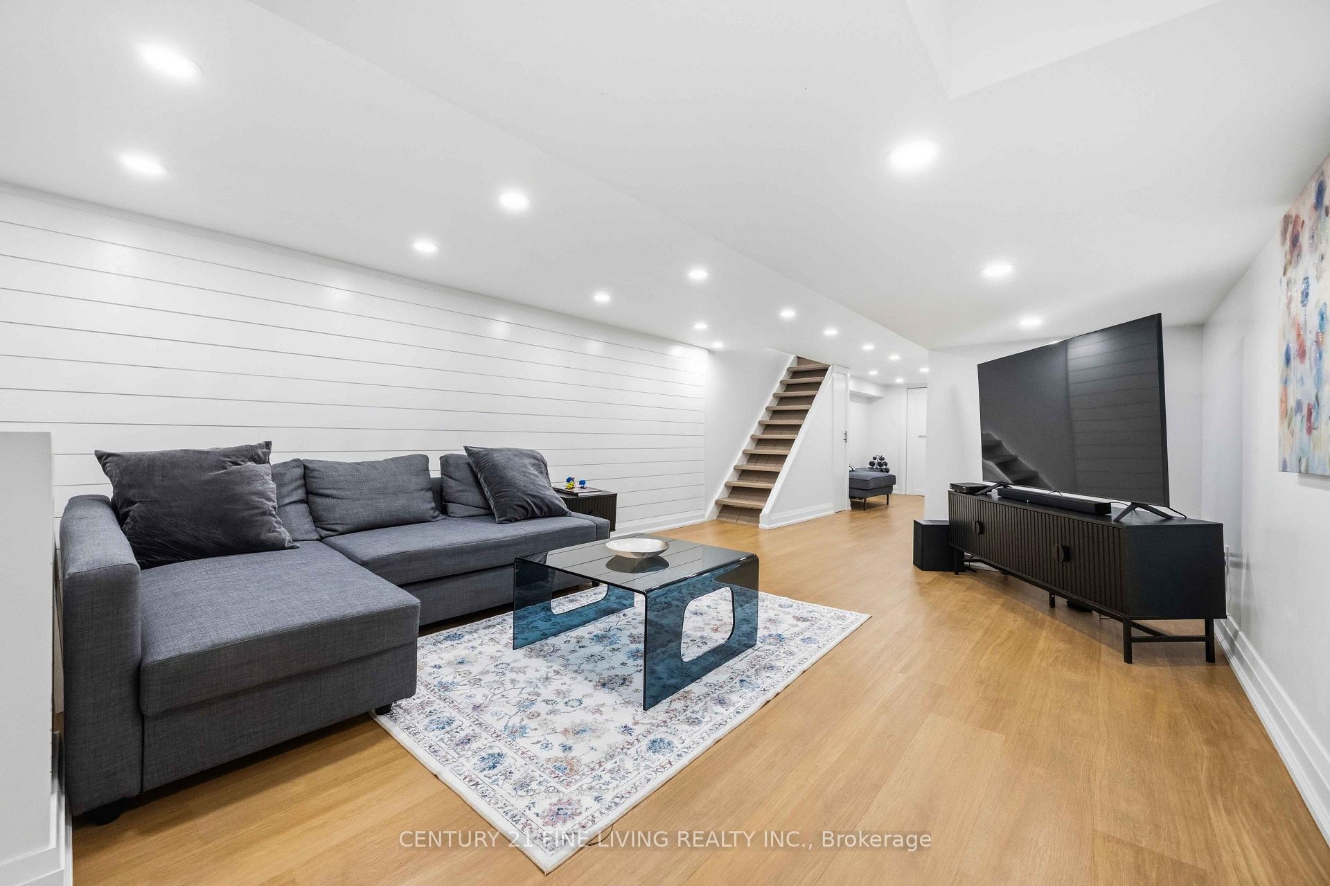 Photo 33 of 294 Gainsborough Road, Toronto, Woodbine Corridor — HOMEH