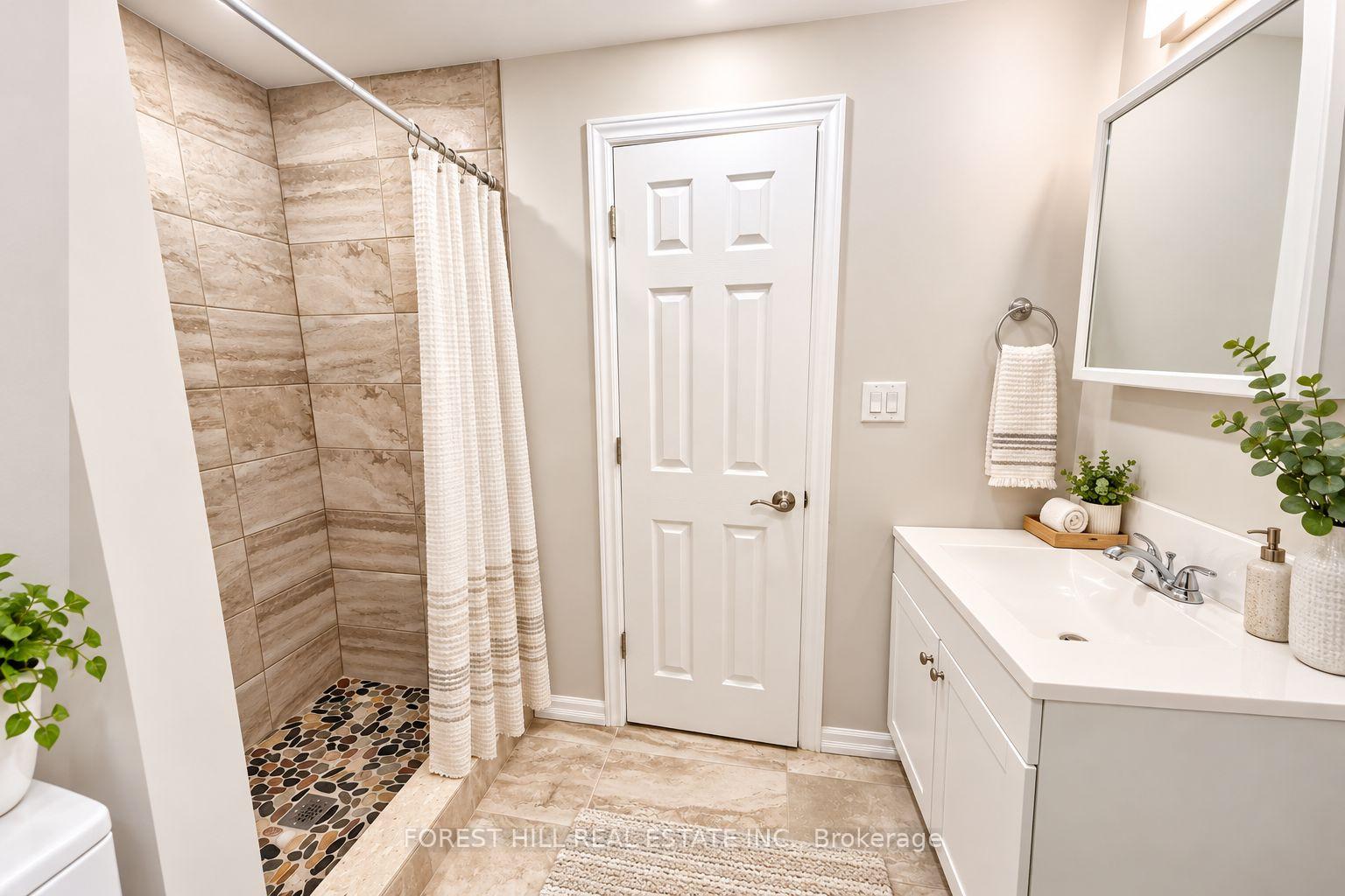 Photo 7 of Unit Bsmt, 136 Esther Crescent, Vaughan, Crestwood-Springfarm-Yorkhill — HOMEH