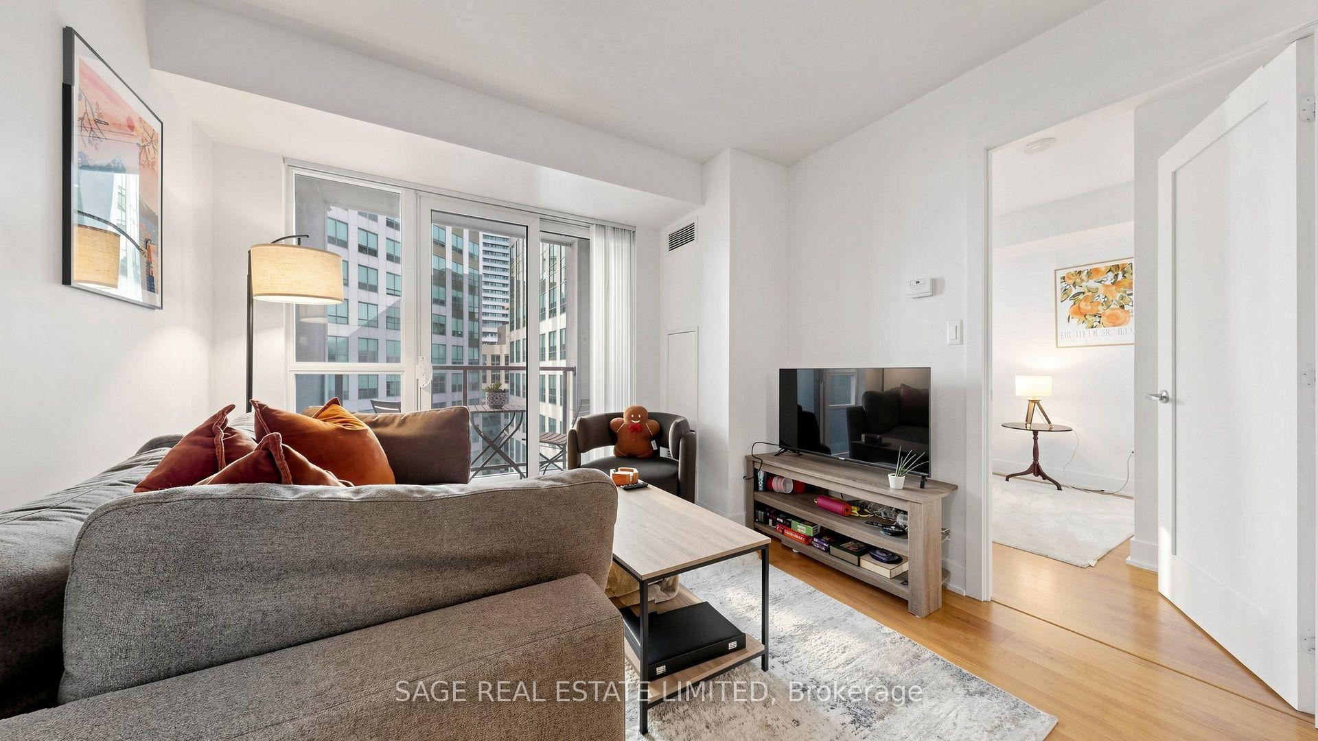 Photo 6 of Unit 1007, 20 Blue Jays Way, Toronto, Waterfront Communities — HOMEH