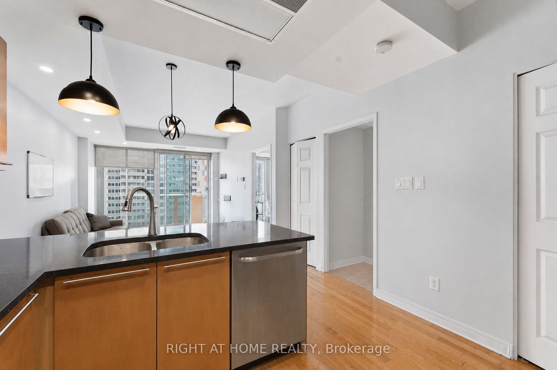 Photo 4 of Unit 1009, 134 York Street, Ottawa, Lower Town/Byward Market — HOMEH