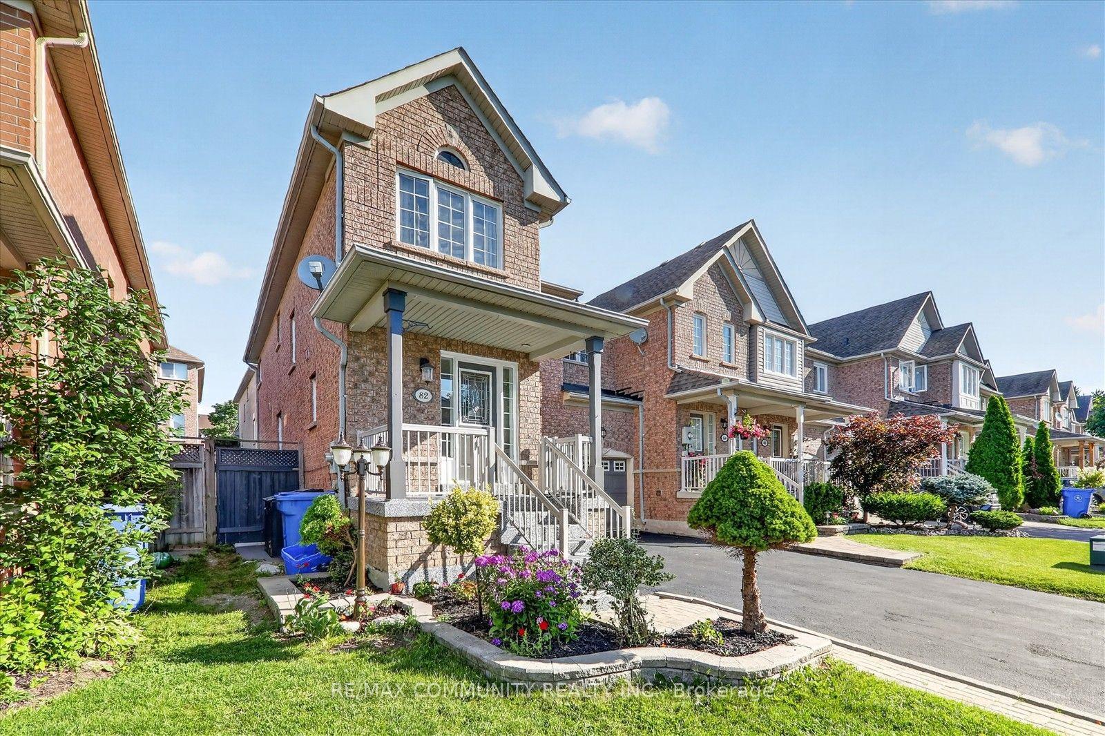 Photo 3 of 82 Burgeess Crescent, Newmarket, Summerhill Estates — HOMEH