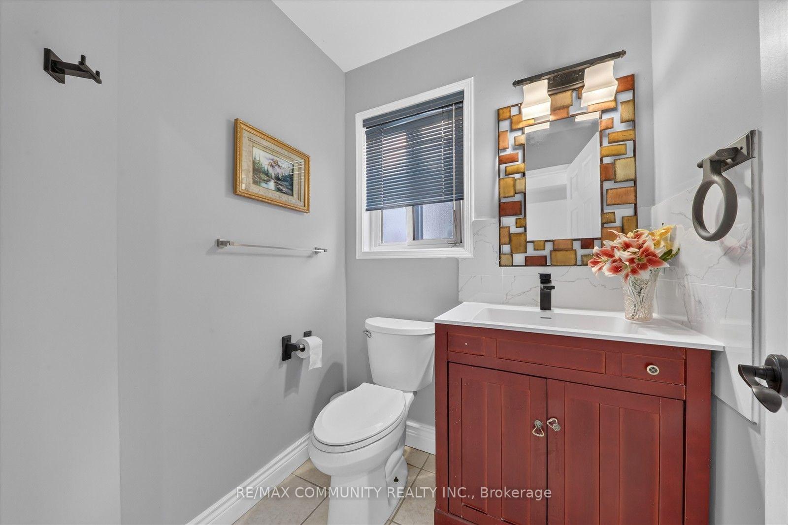 Photo 6 of 82 Burgeess Crescent, Newmarket, Summerhill Estates — HOMEH