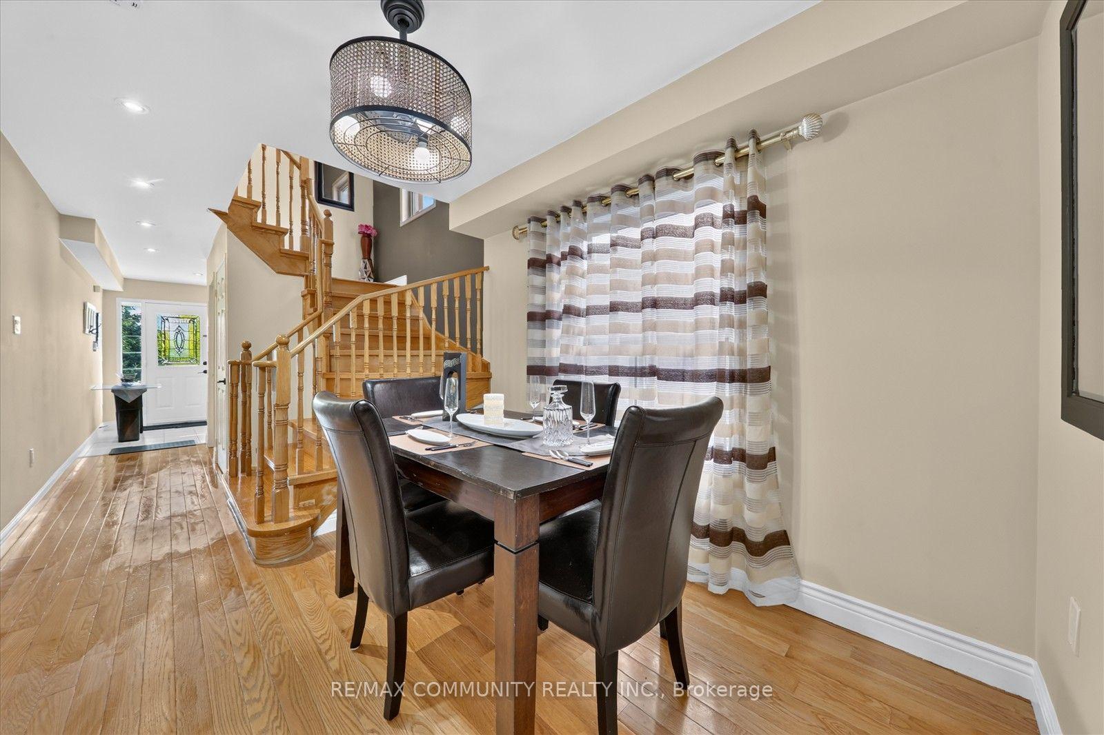 Photo 9 of 82 Burgeess Crescent, Newmarket, Summerhill Estates — HOMEH