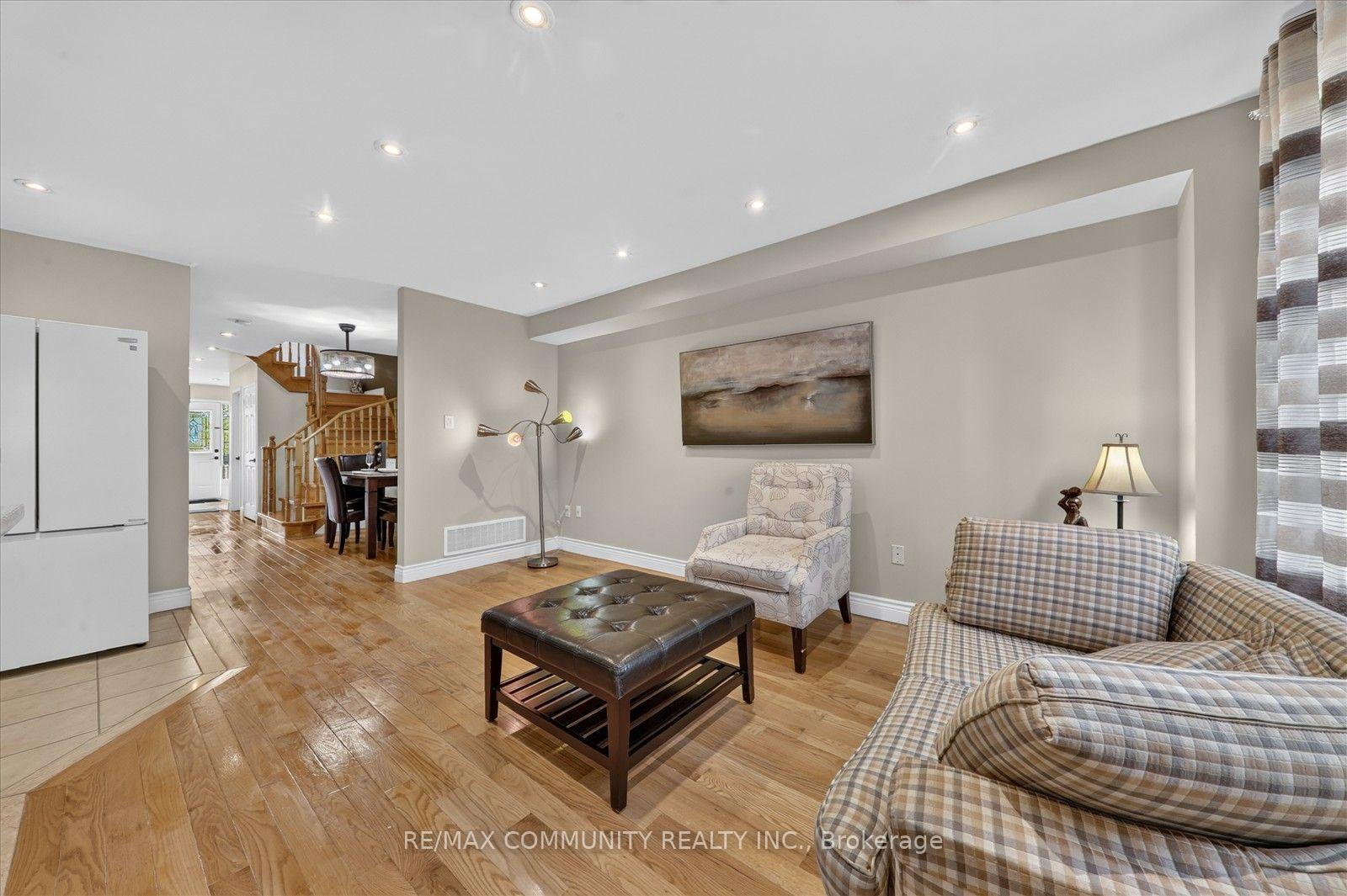 Photo 11 of 82 Burgeess Crescent, Newmarket, Summerhill Estates — HOMEH