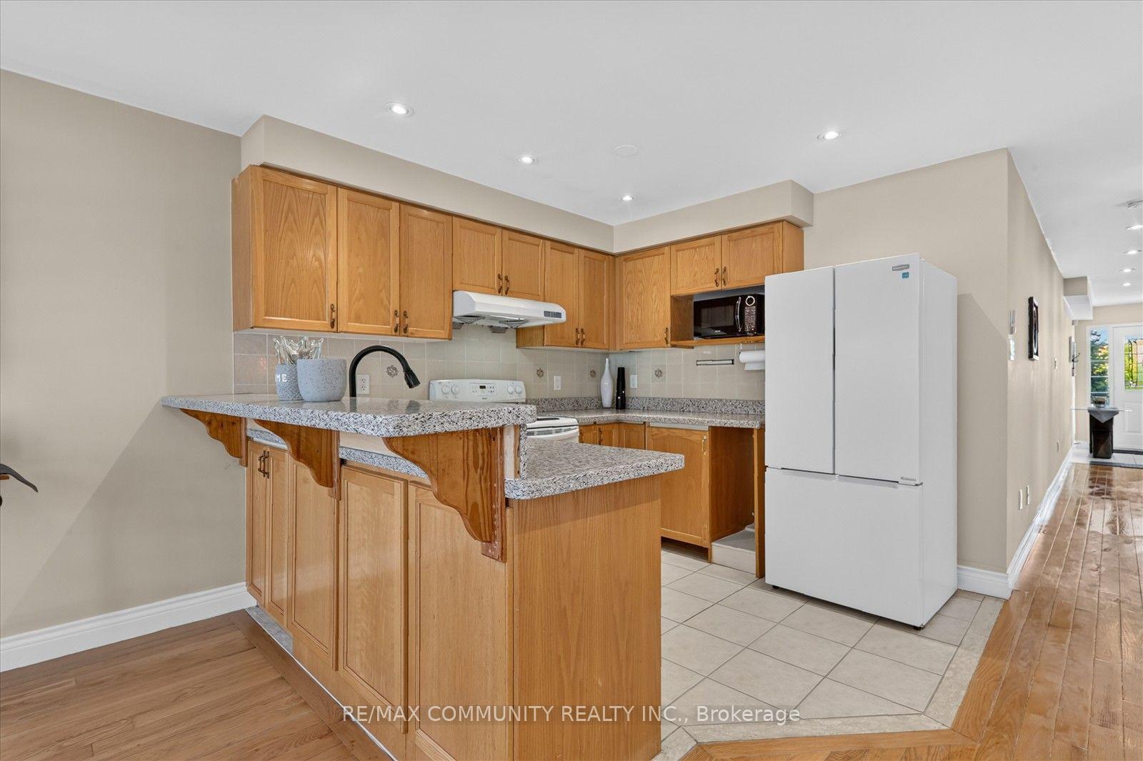 Photo 14 of 82 Burgeess Crescent, Newmarket, Summerhill Estates — HOMEH