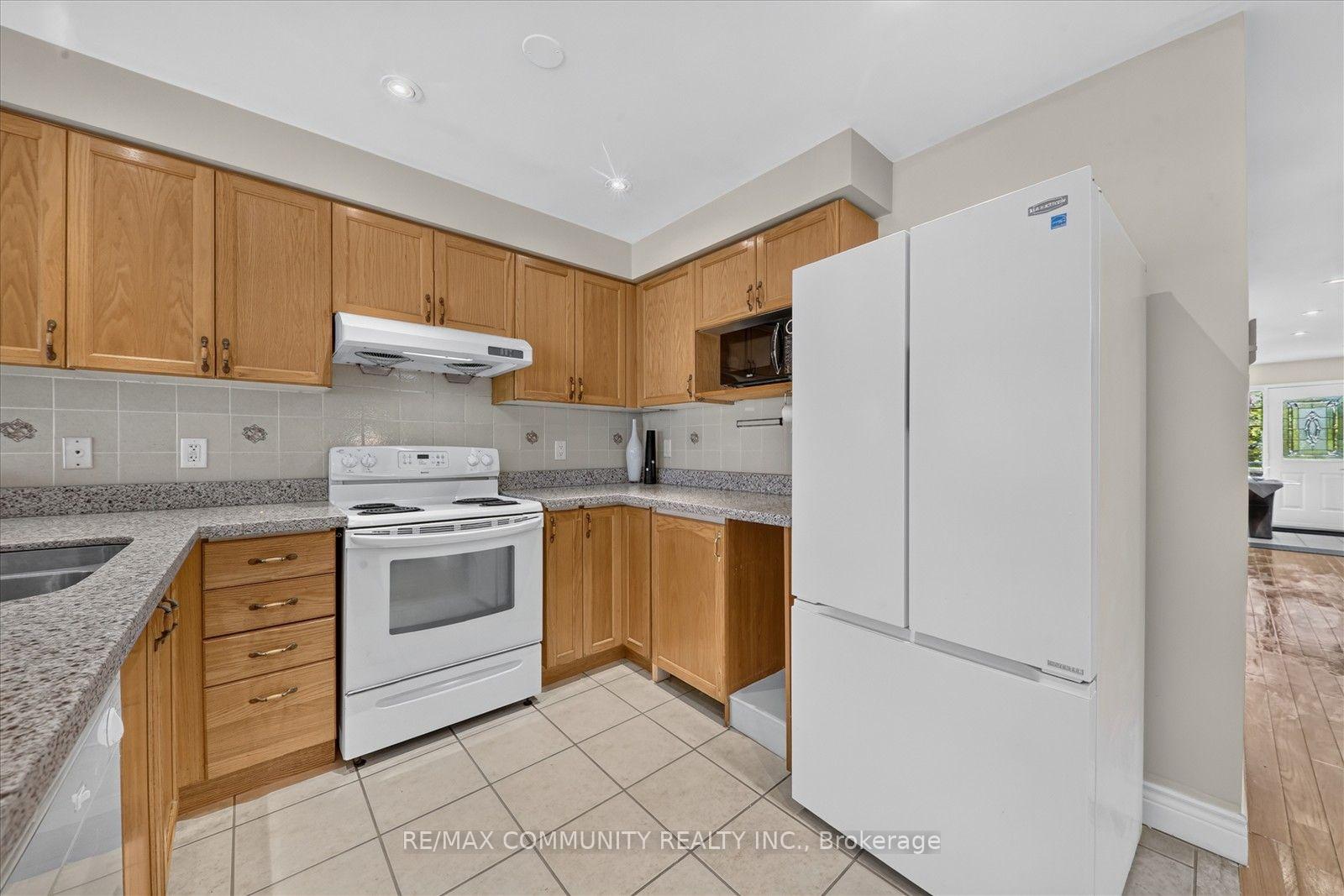 Photo 15 of 82 Burgeess Crescent, Newmarket, Summerhill Estates — HOMEH