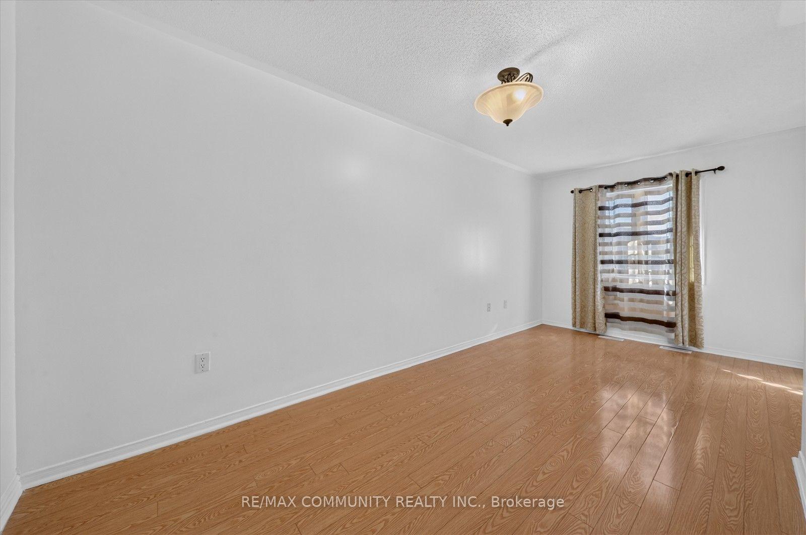 Photo 25 of 82 Burgeess Crescent, Newmarket, Summerhill Estates — HOMEH
