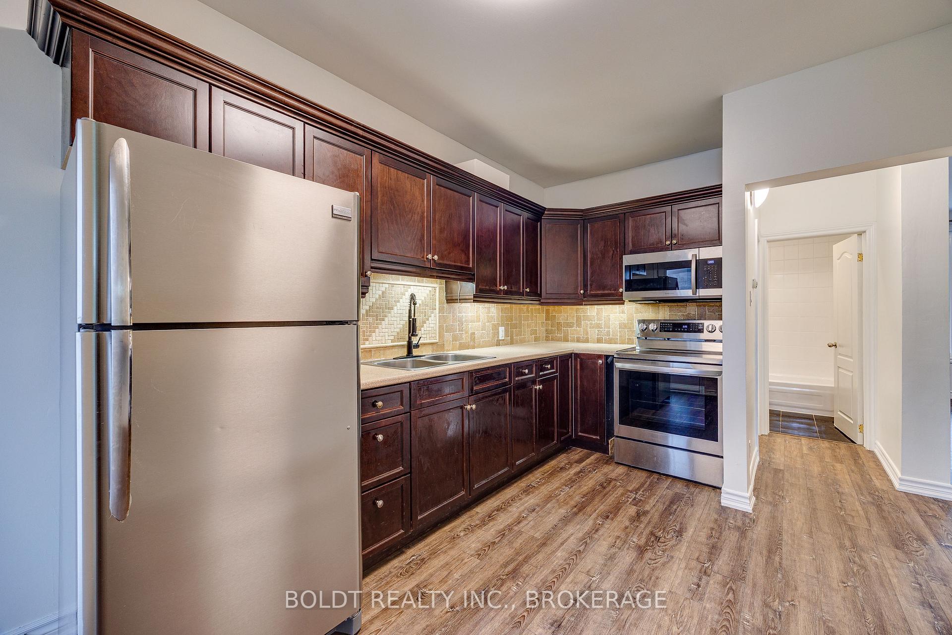 Photo 7 of 209 Rosslyn Avenue S, Hamilton, Delta — HOMEH