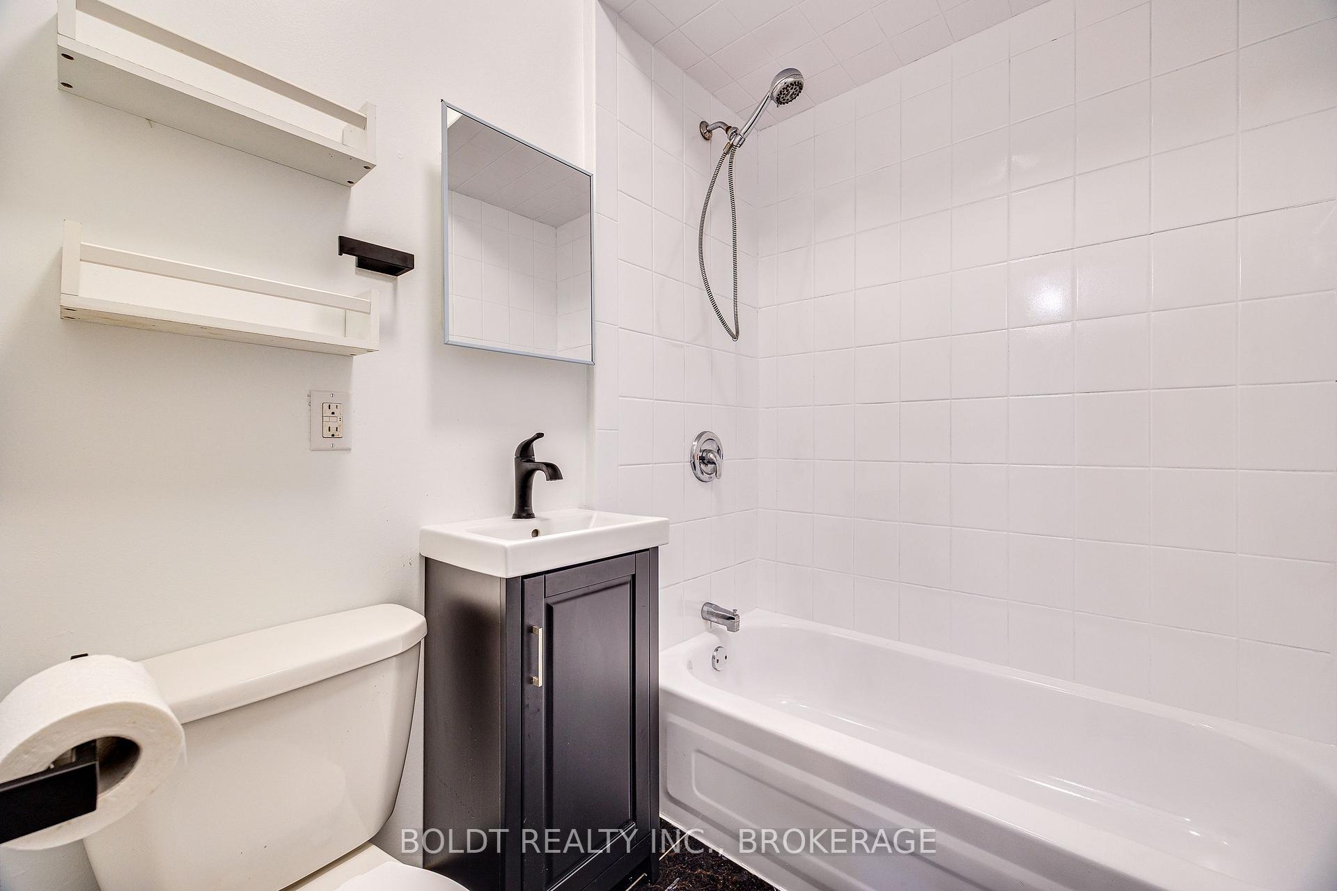 Photo 9 of 209 Rosslyn Avenue S, Hamilton, Delta — HOMEH