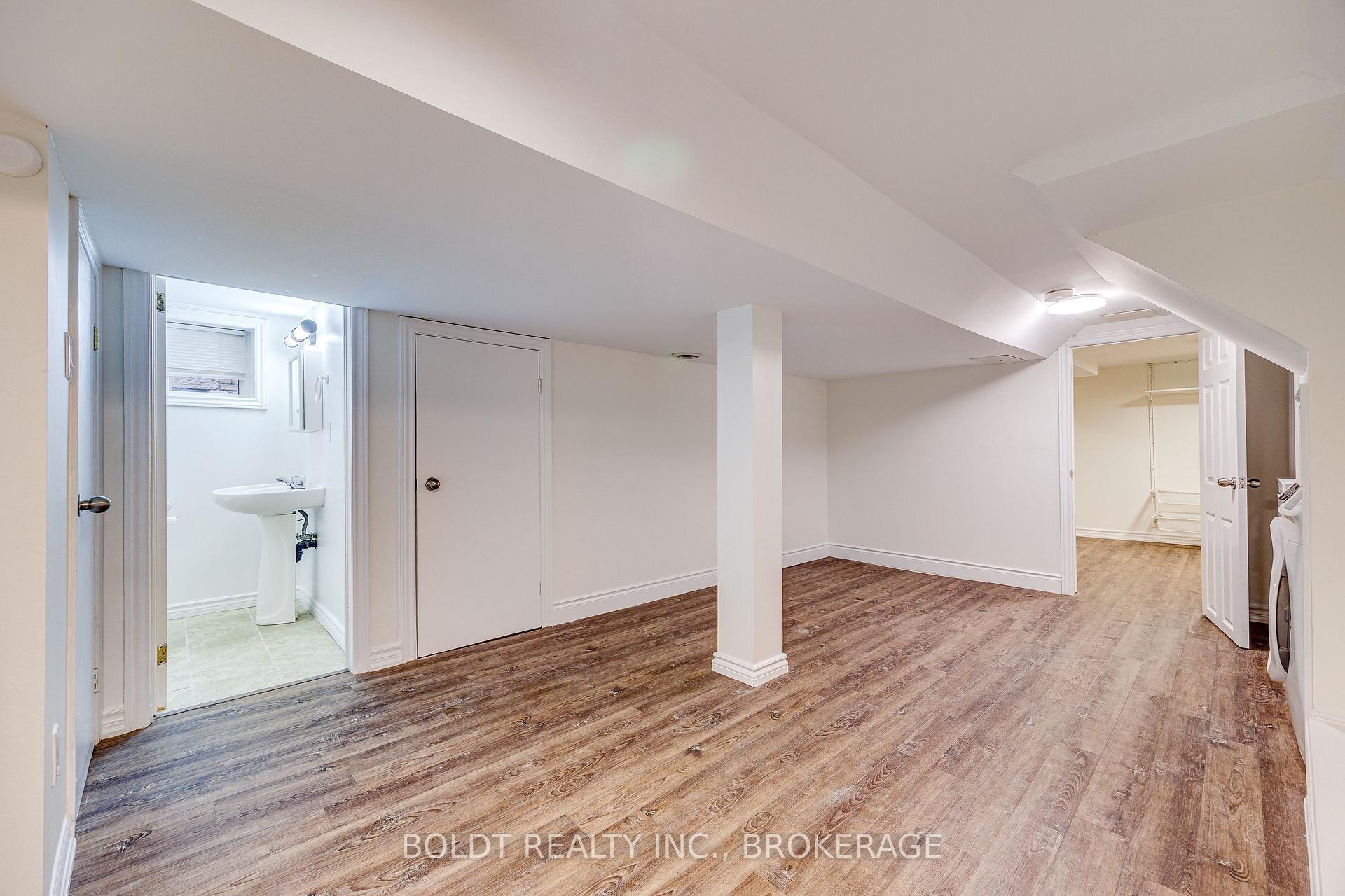 Photo 13 of 209 Rosslyn Avenue S, Hamilton, Delta — HOMEH