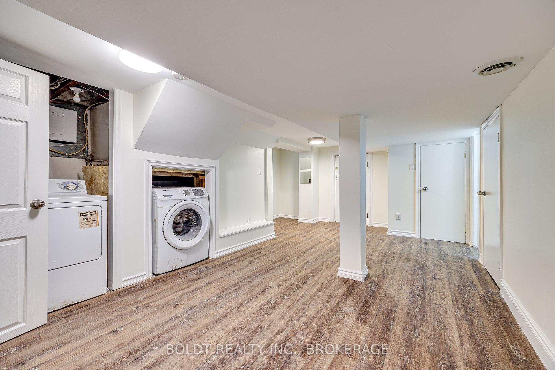 Photo 14 of 209 Rosslyn Avenue S, Hamilton, Delta — HOMEH