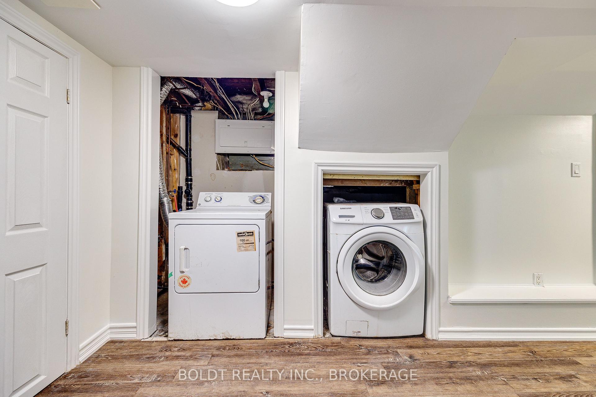 Photo 15 of 209 Rosslyn Avenue S, Hamilton, Delta — HOMEH