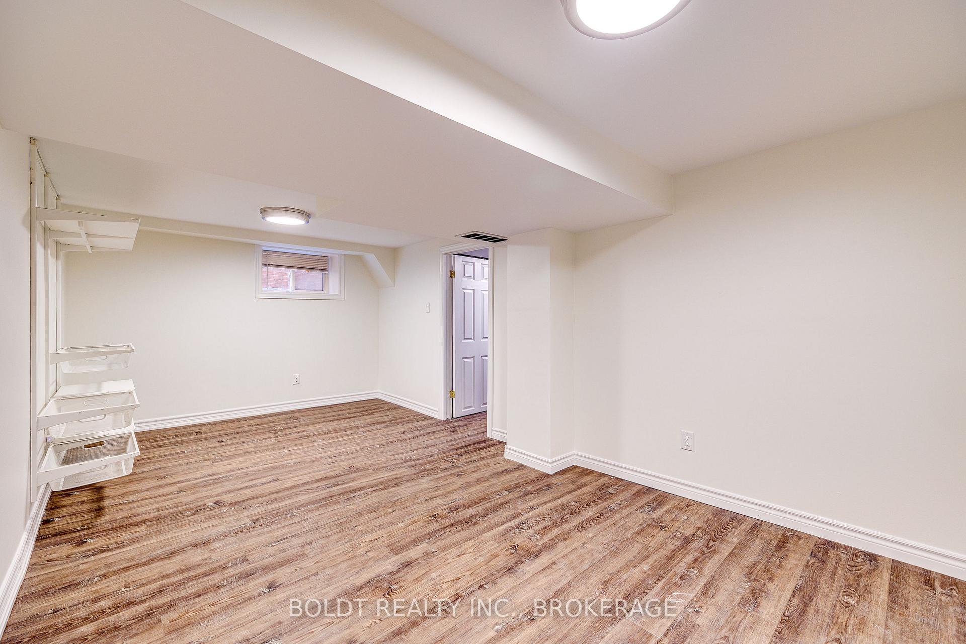 Photo 18 of 209 Rosslyn Avenue S, Hamilton, Delta — HOMEH