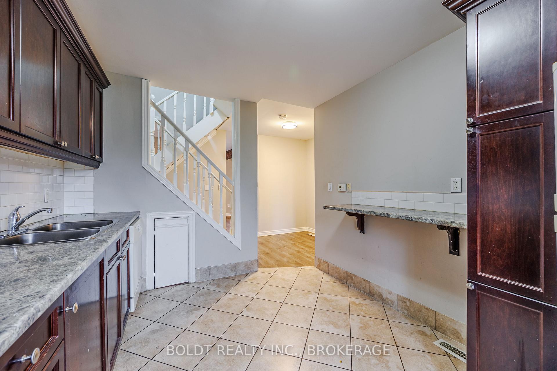 Photo 20 of 209 Rosslyn Avenue S, Hamilton, Delta — HOMEH
