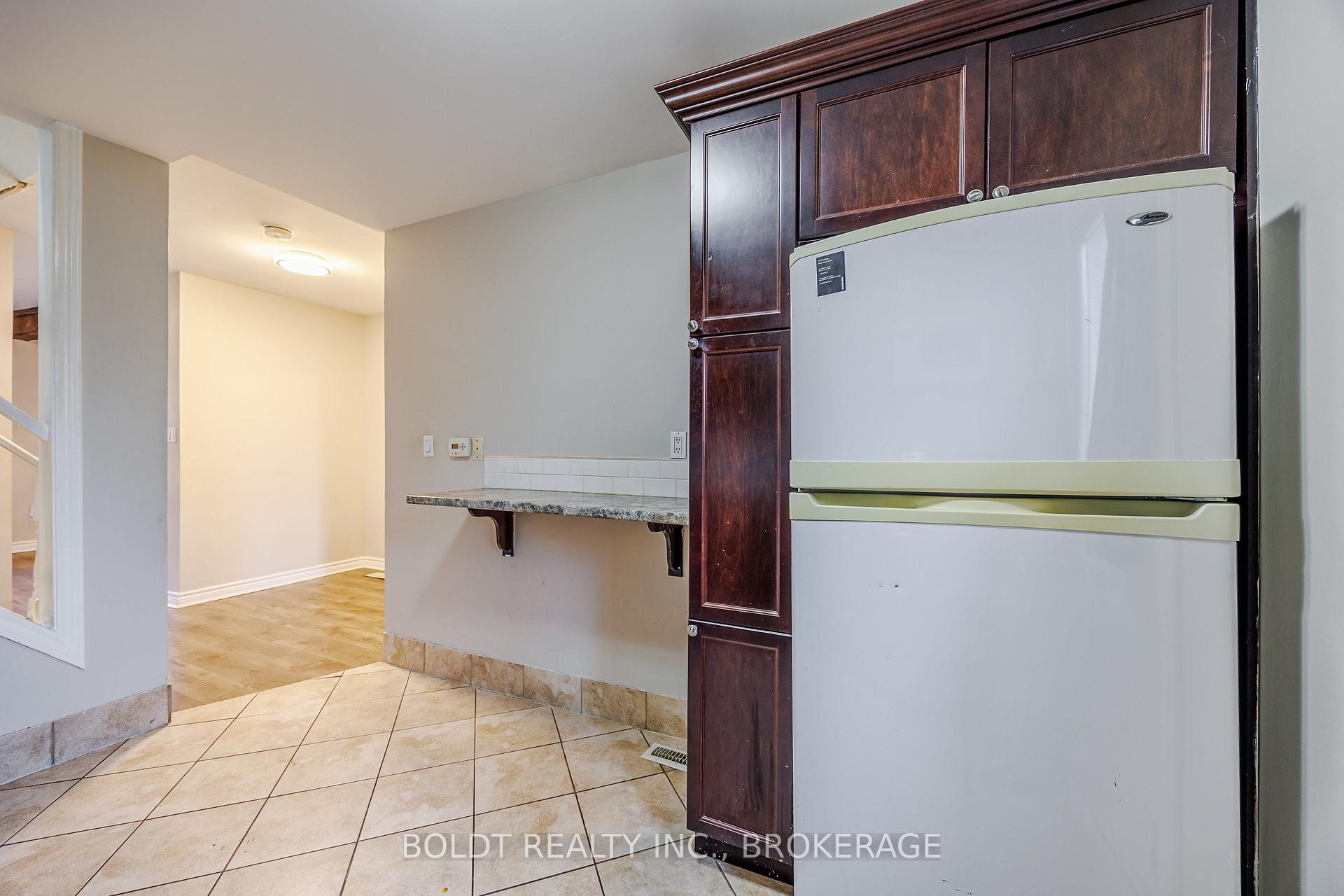 Photo 21 of 209 Rosslyn Avenue S, Hamilton, Delta — HOMEH