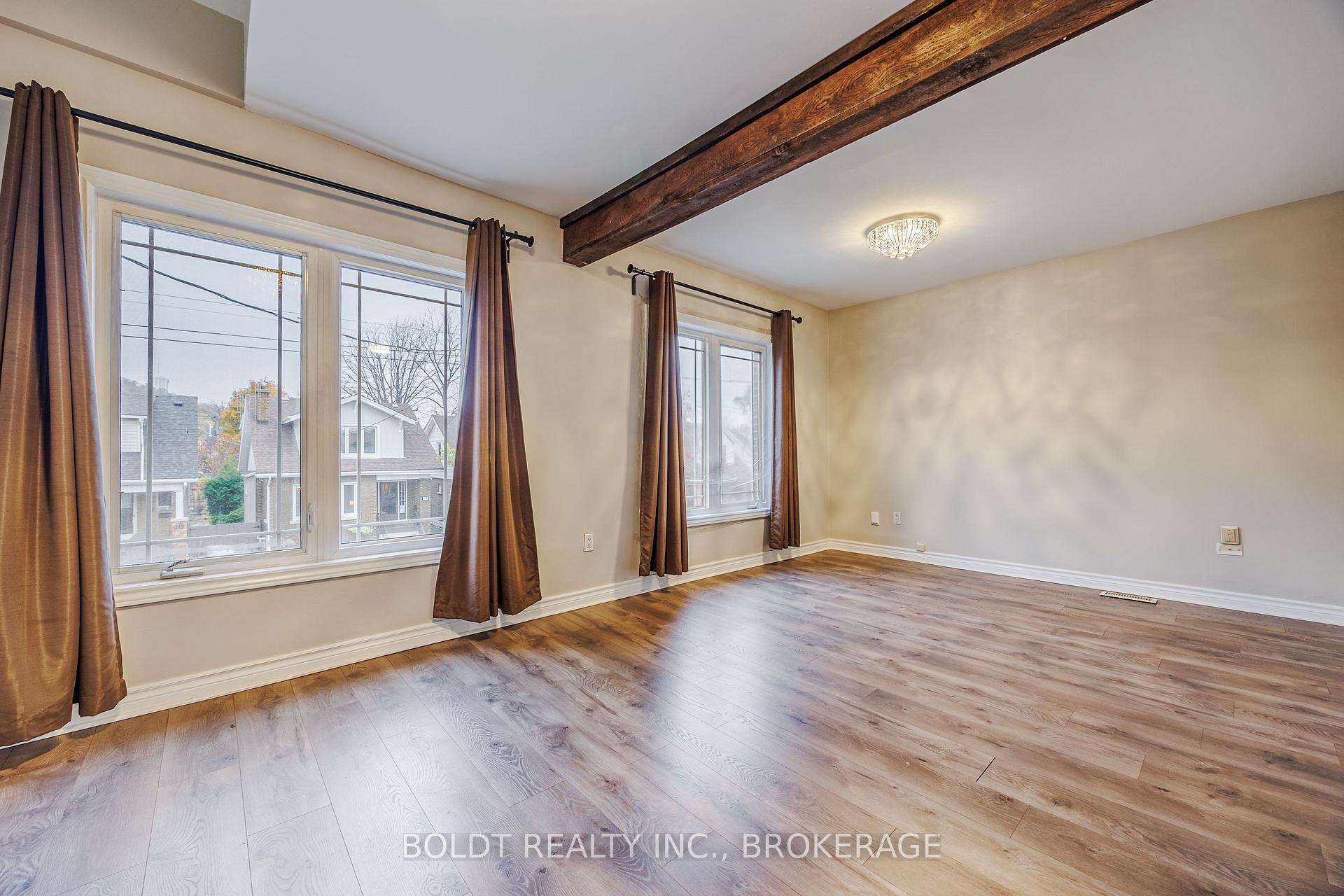 Photo 22 of 209 Rosslyn Avenue S, Hamilton, Delta — HOMEH