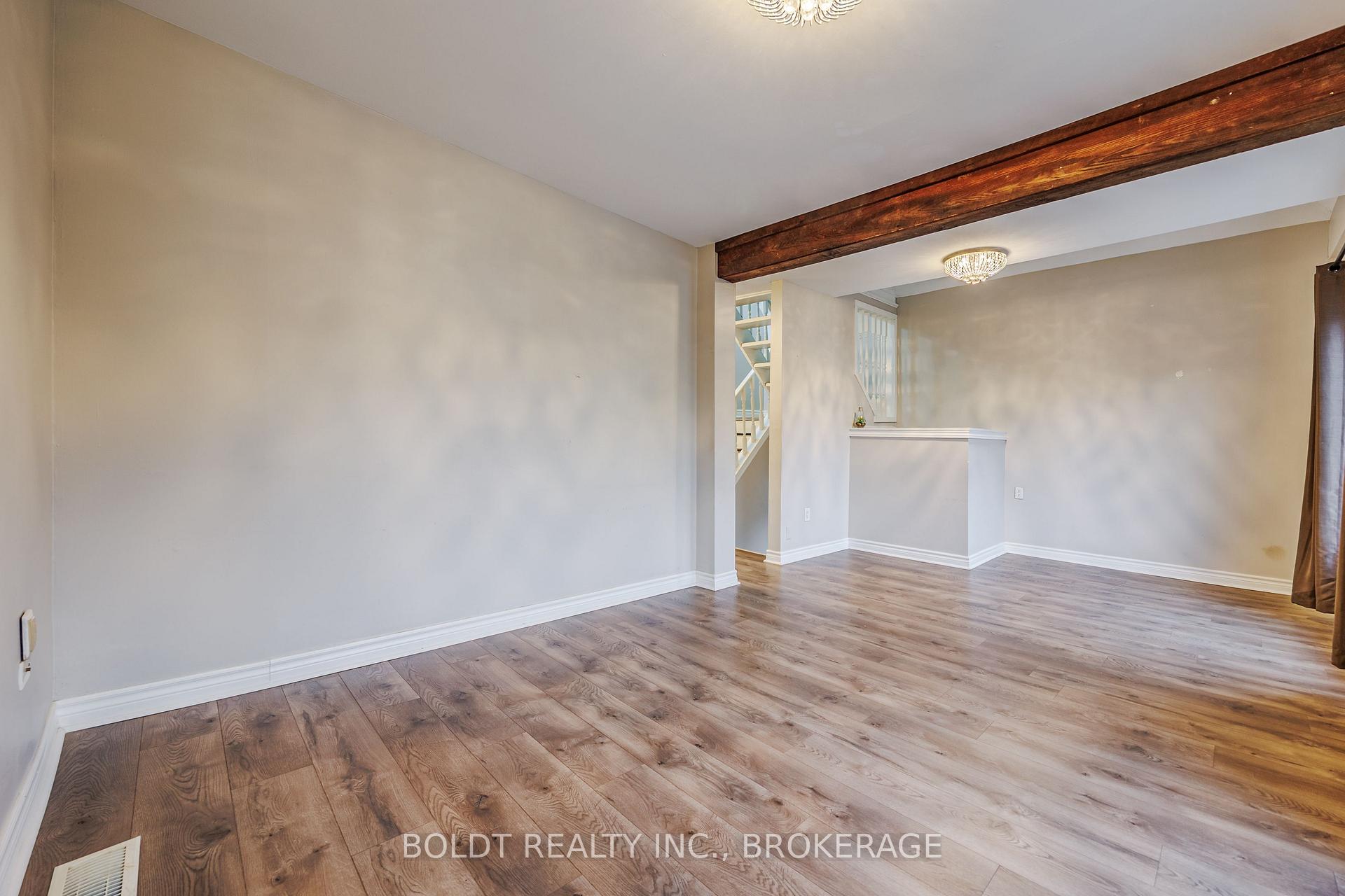 Photo 23 of 209 Rosslyn Avenue S, Hamilton, Delta — HOMEH