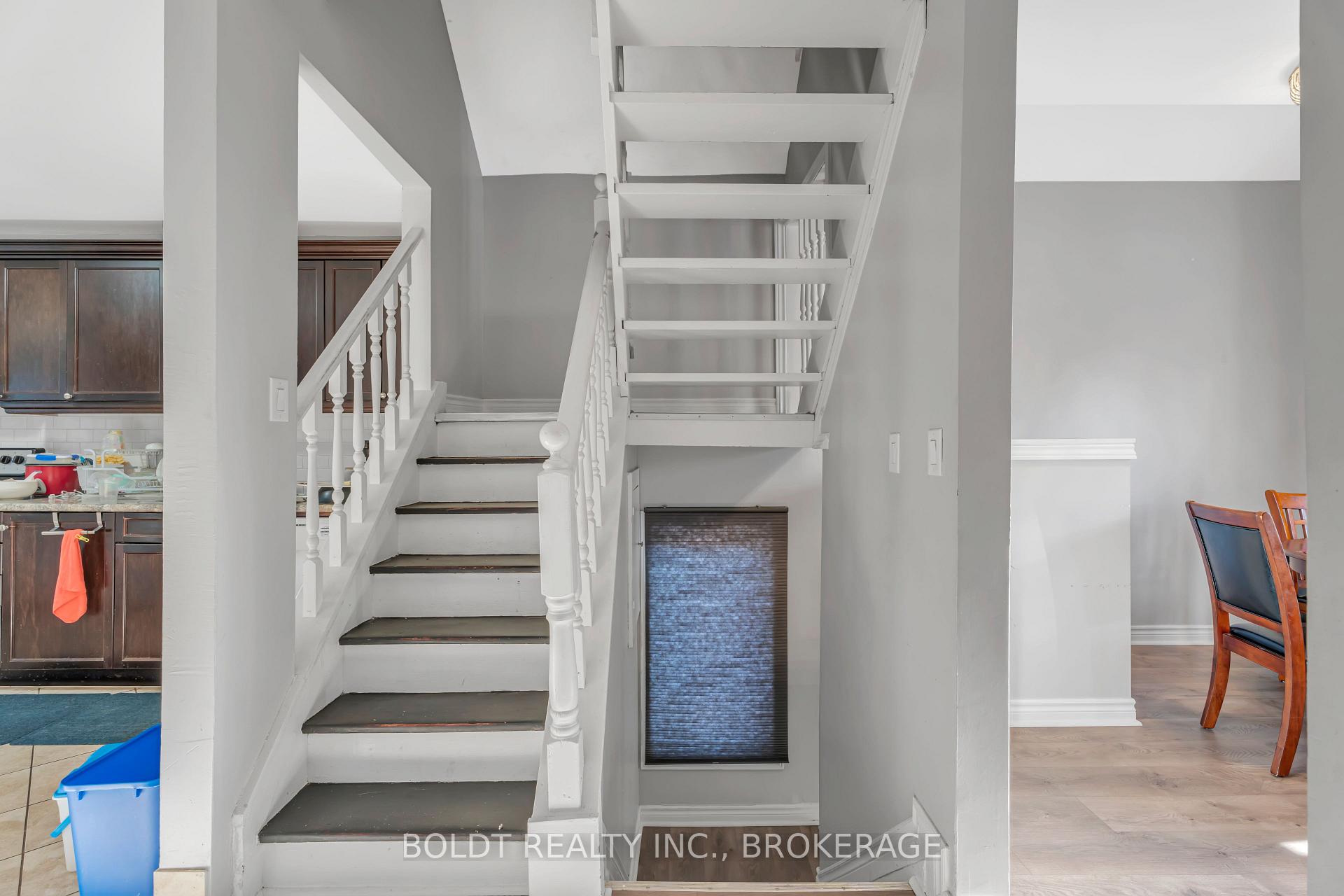 Photo 28 of 209 Rosslyn Avenue S, Hamilton, Delta — HOMEH