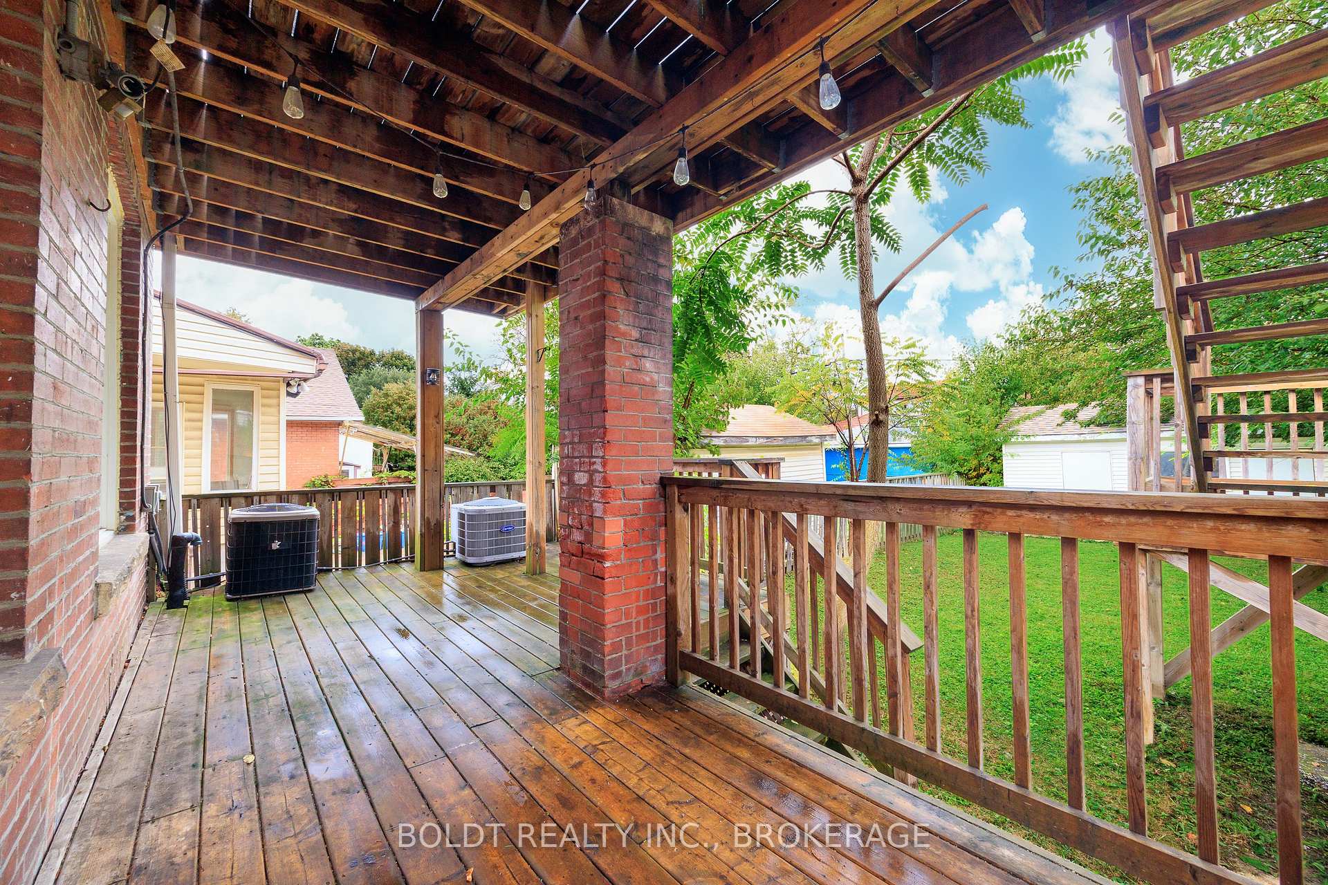Photo 32 of 209 Rosslyn Avenue S, Hamilton, Delta — HOMEH