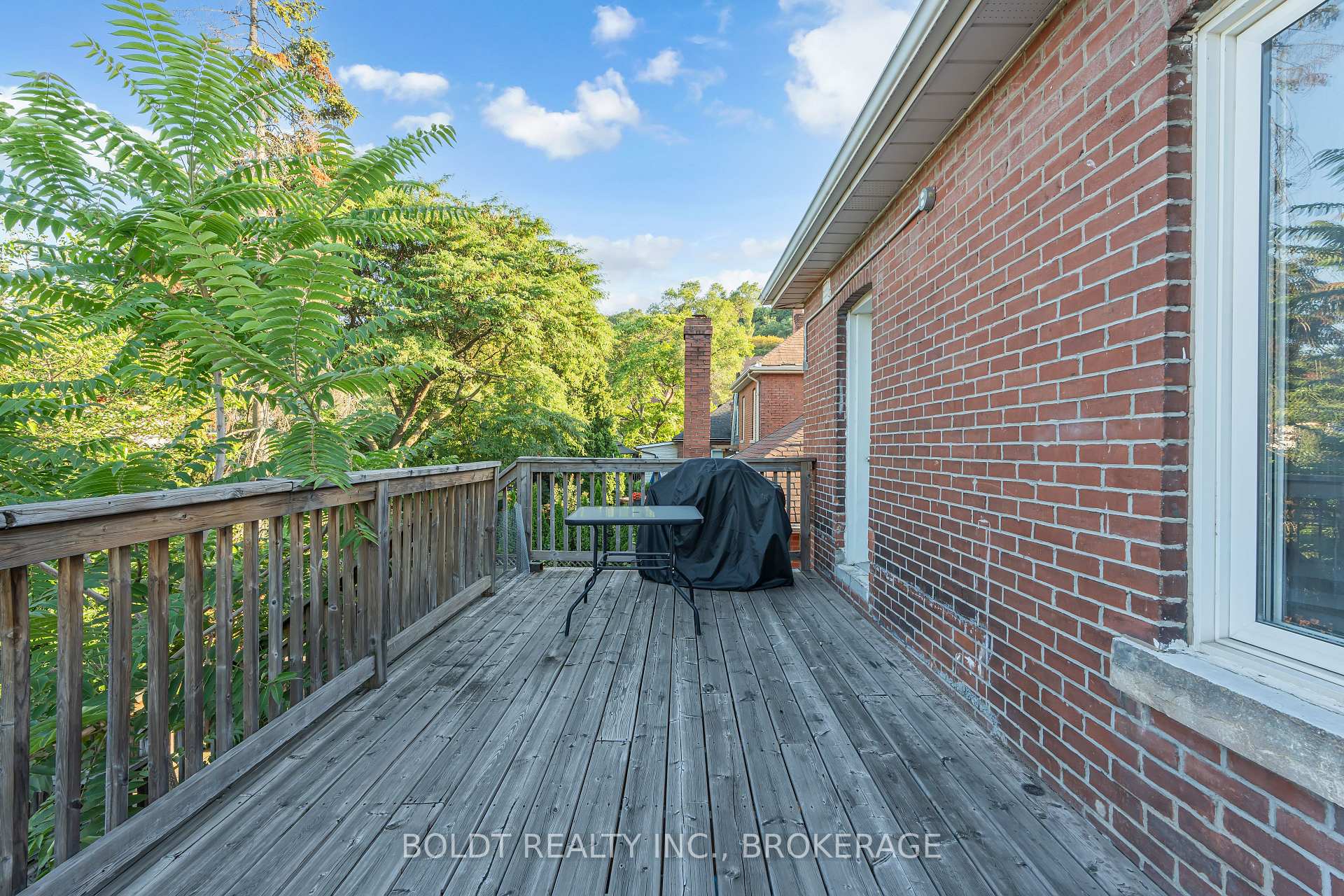 Photo 35 of 209 Rosslyn Avenue S, Hamilton, Delta — HOMEH