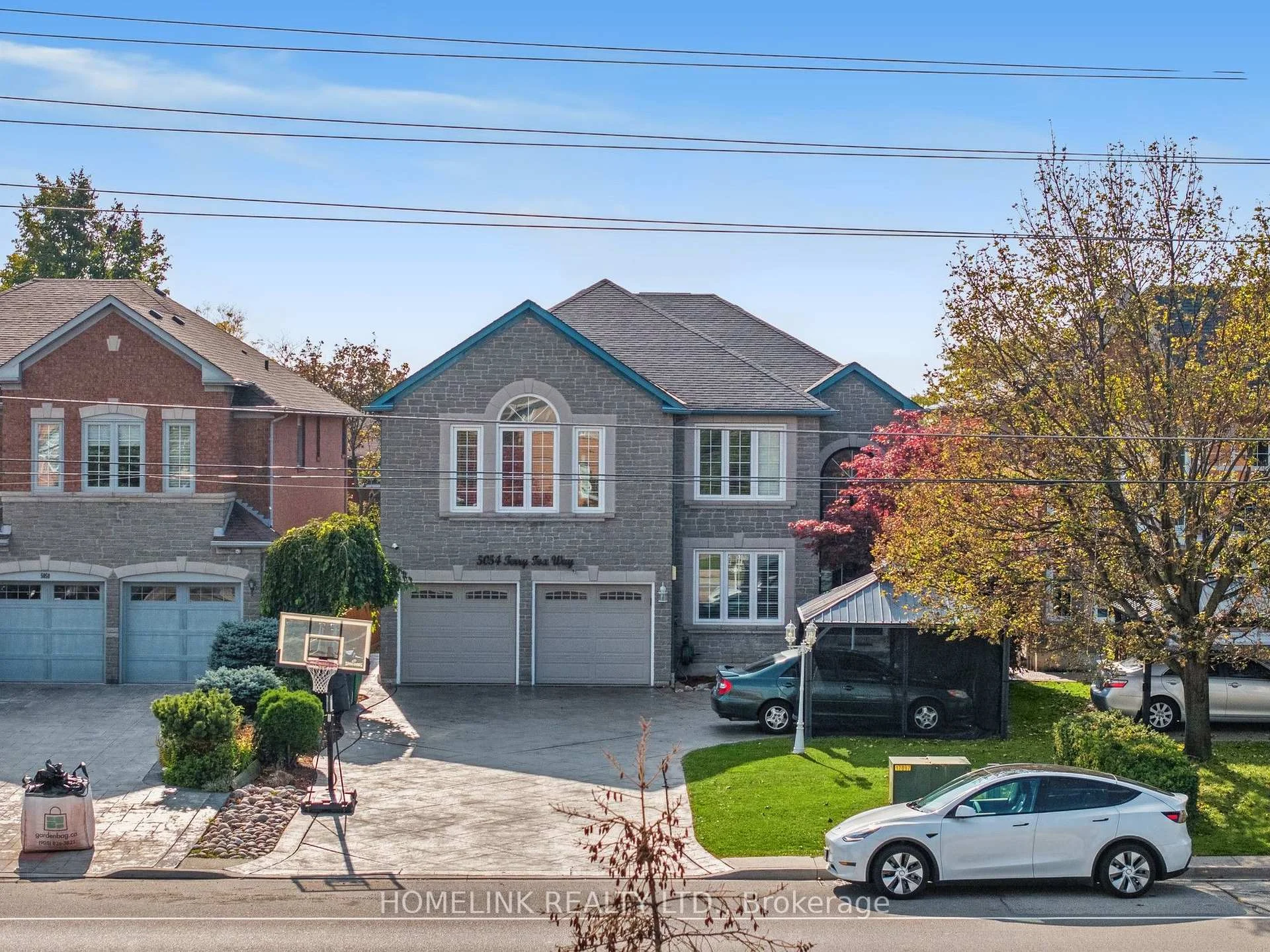 Photo of 5054 Terry Fox Way