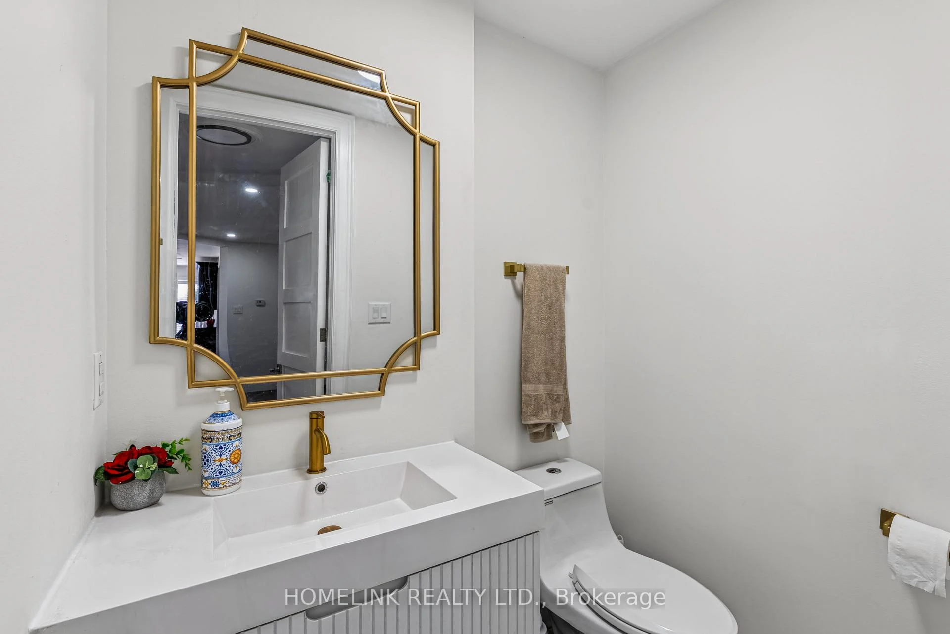 Photo 9 of 5054 Terry Fox Way, Mississauga, East Credit — HOMEH