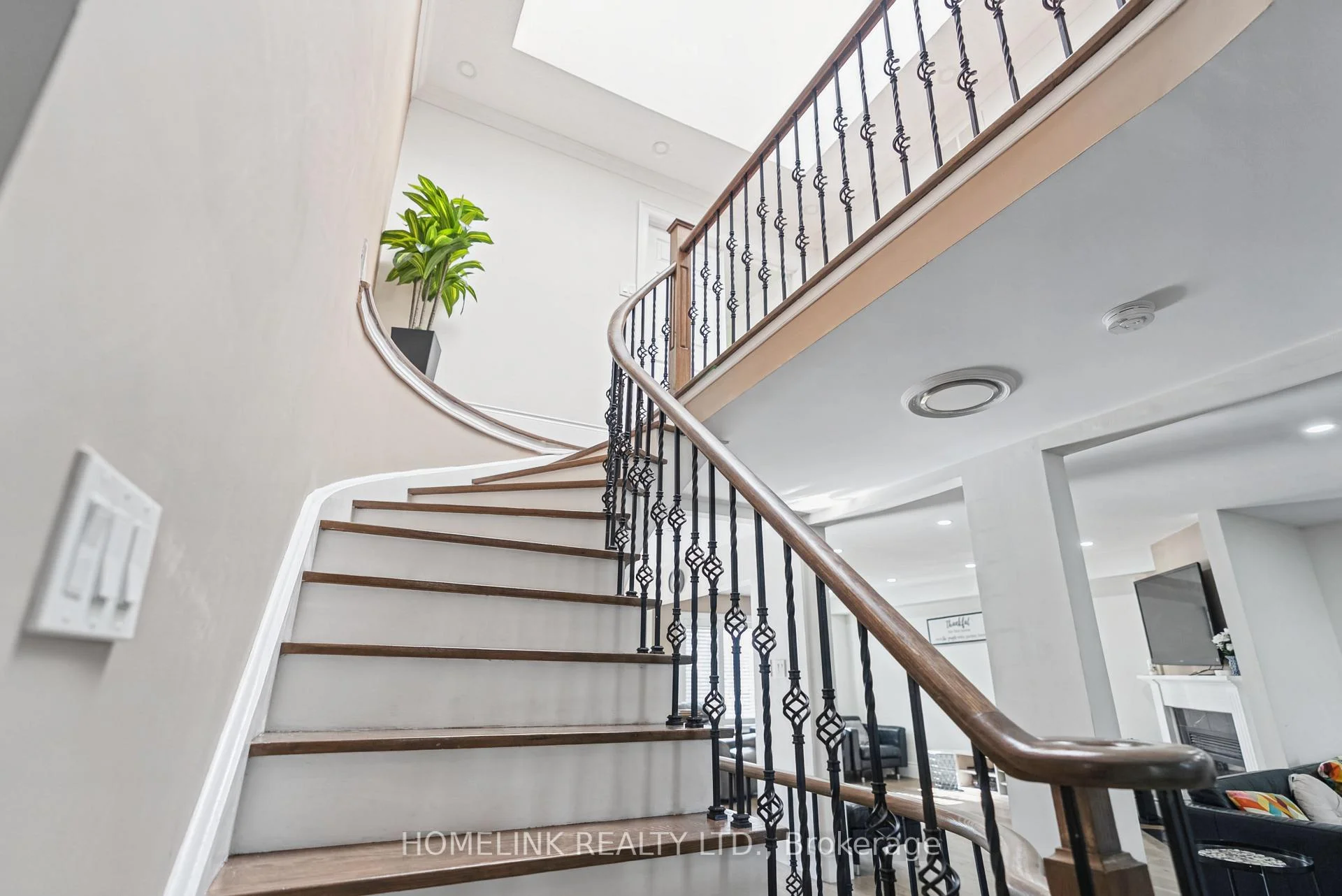 Photo 20 of 5054 Terry Fox Way, Mississauga, East Credit — HOMEH