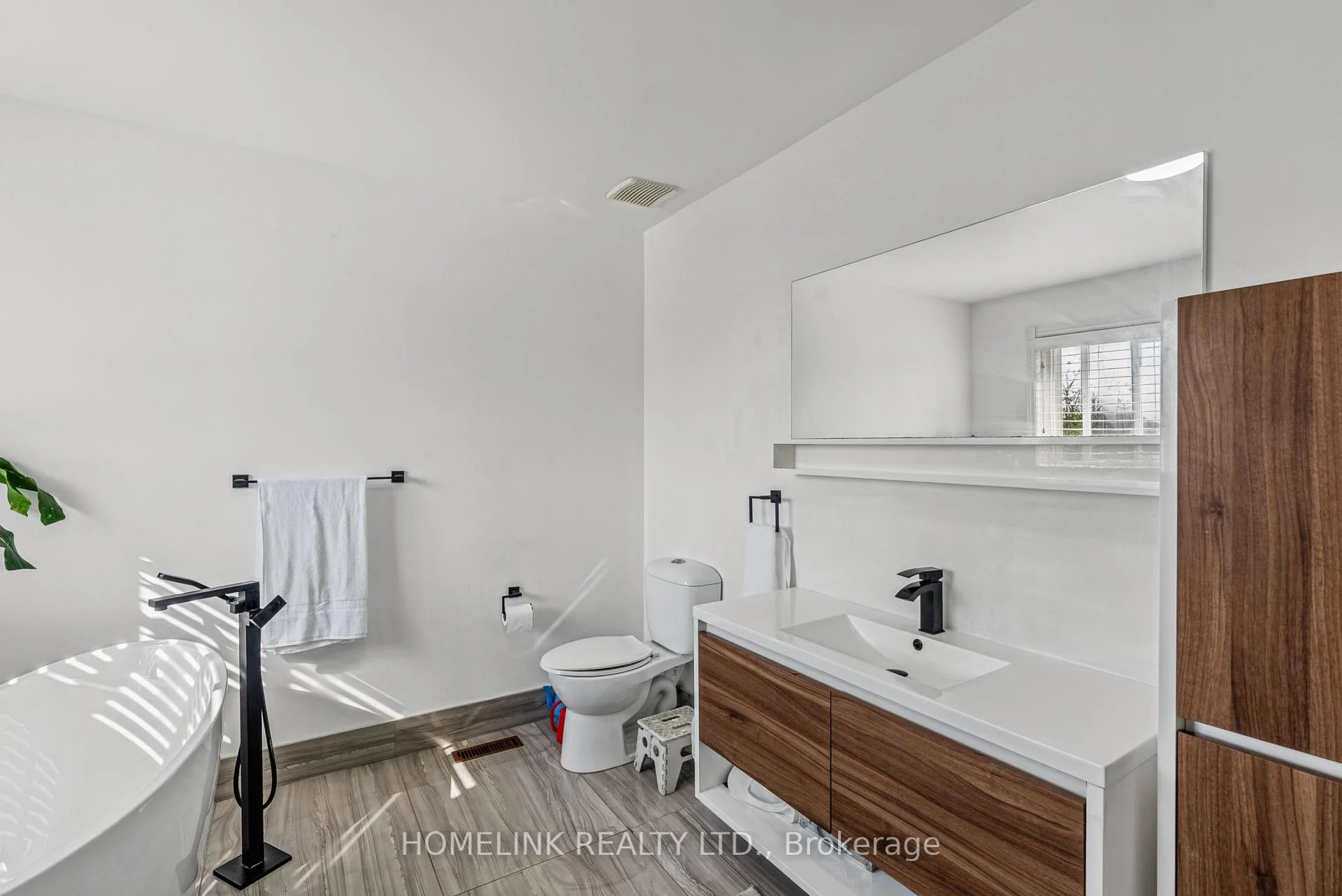 Photo 23 of 5054 Terry Fox Way, Mississauga, East Credit — HOMEH