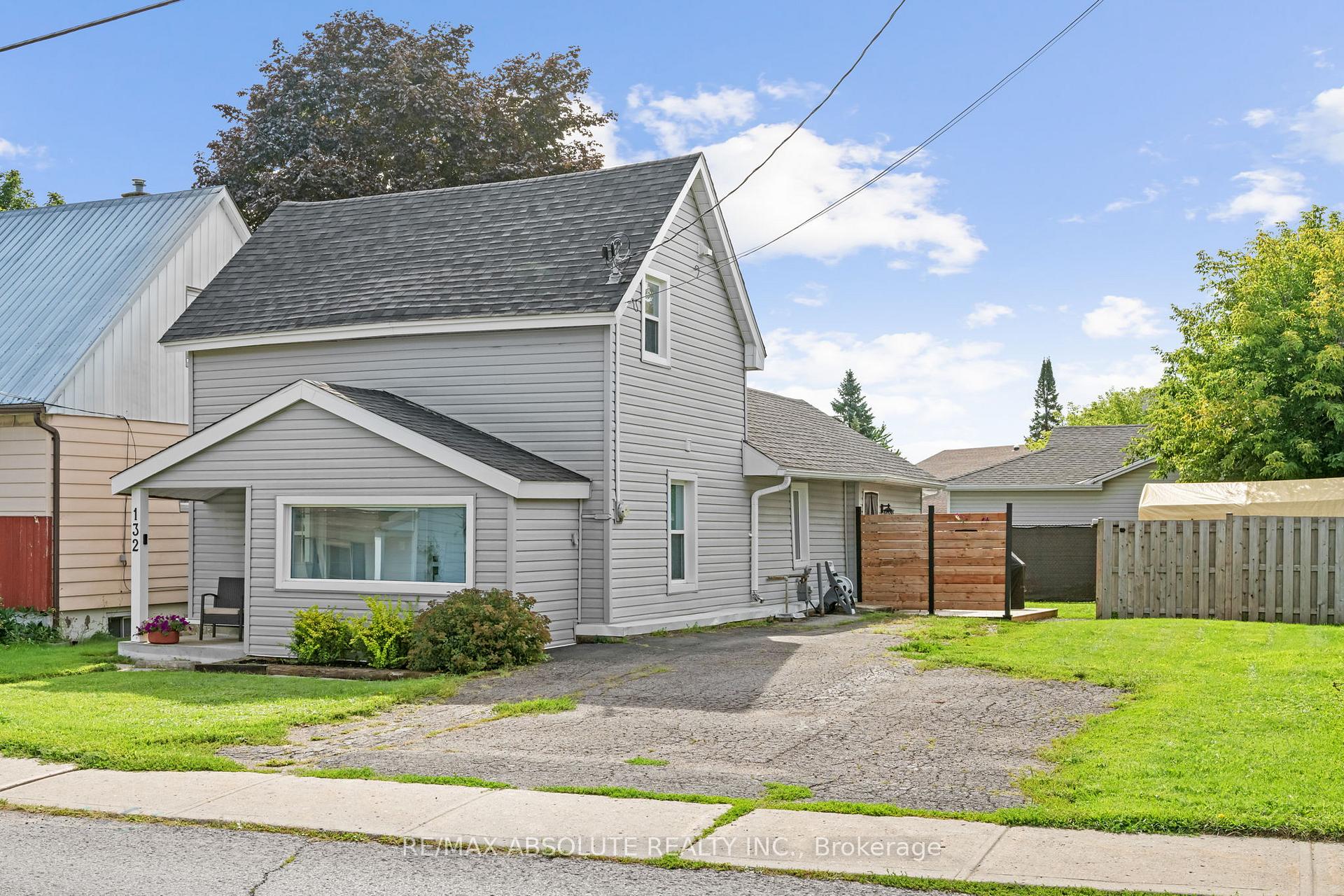 Photo of 132 Edward Street S