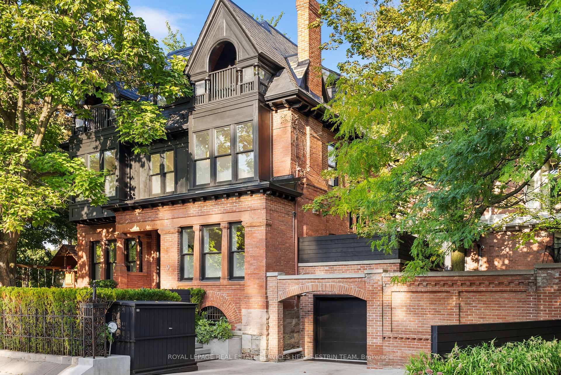 Photo of 9 Sherbourne Street N