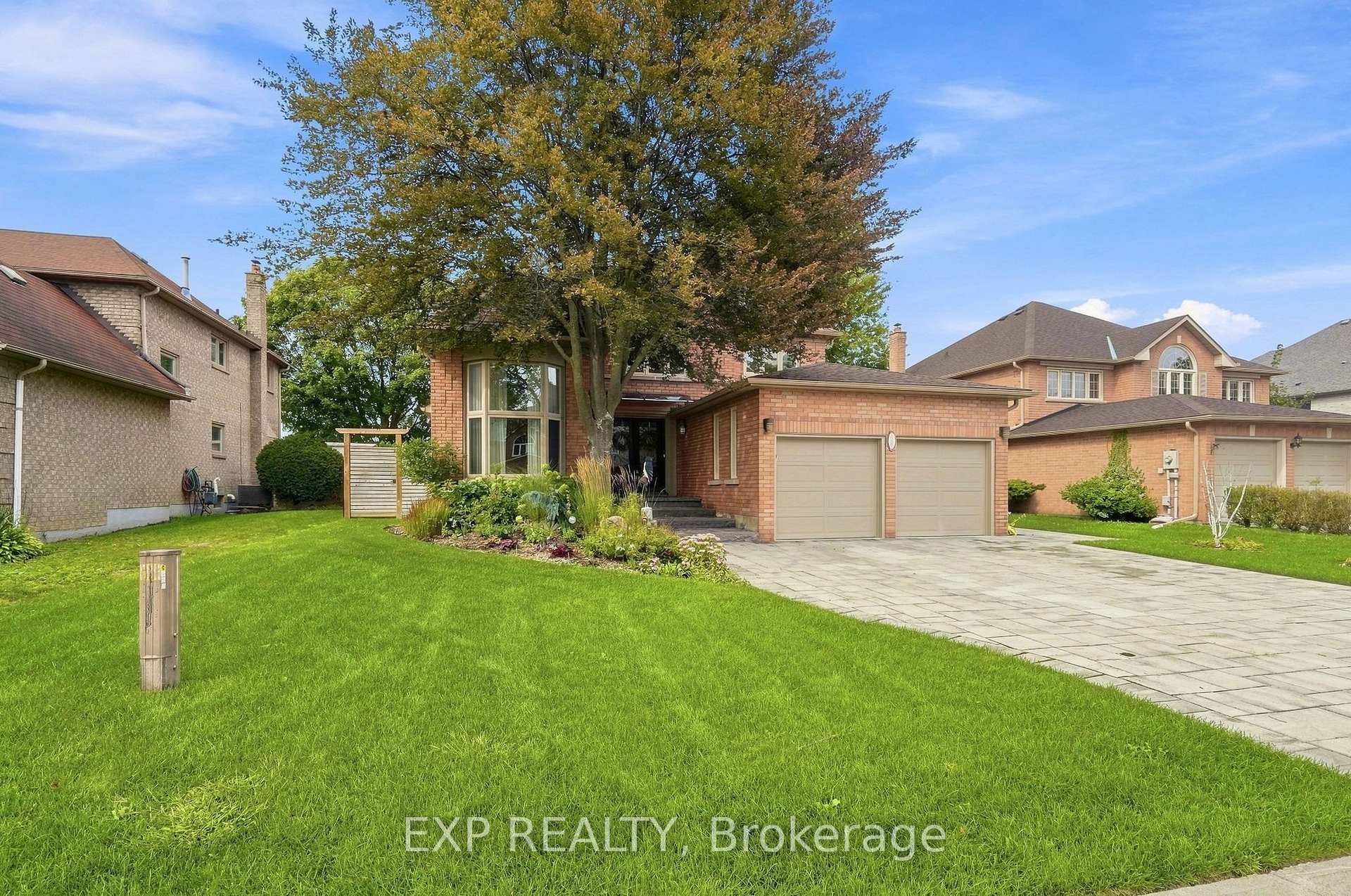 Photo 2 of 655 Culler Mews, Newmarket, Stonehaven-Wyndham — HOMEH