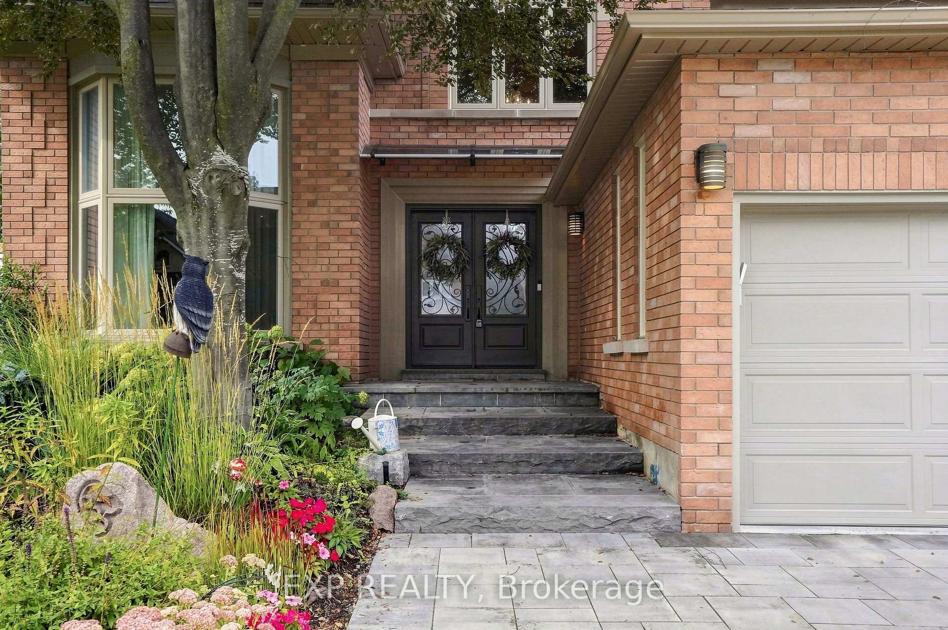 Photo 3 of 655 Culler Mews, Newmarket, Stonehaven-Wyndham — HOMEH