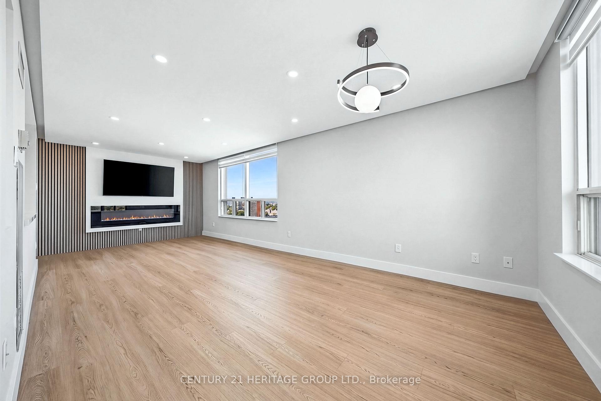 Photo 7 of Unit 1203, 7 Townsgate Drive, Vaughan, Crestwood-Springfarm-Yorkhill — HOMEH