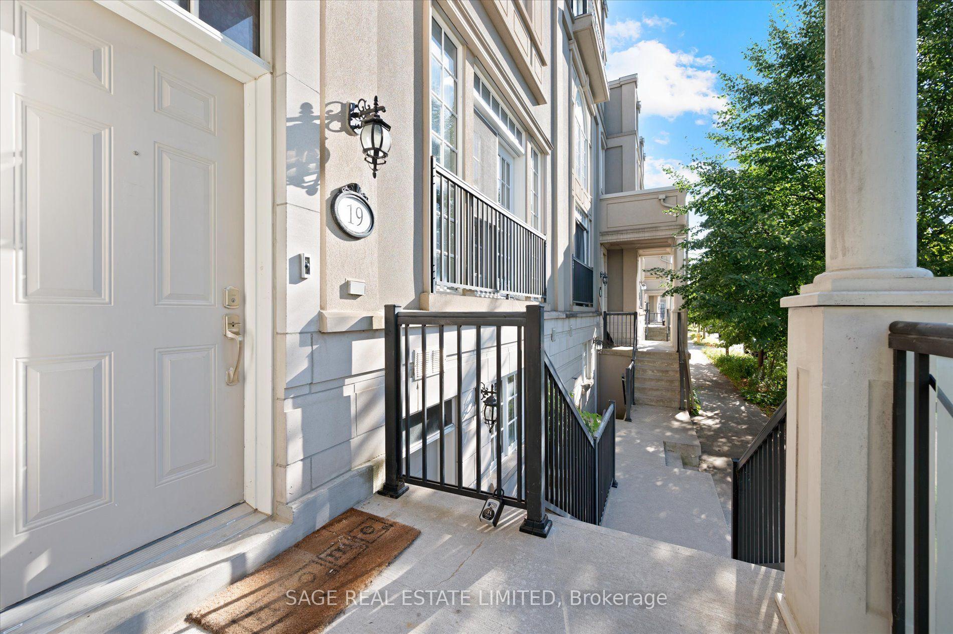Photo 3 of 19 Roseberry Road, Markham, Unionville — HOMEH
