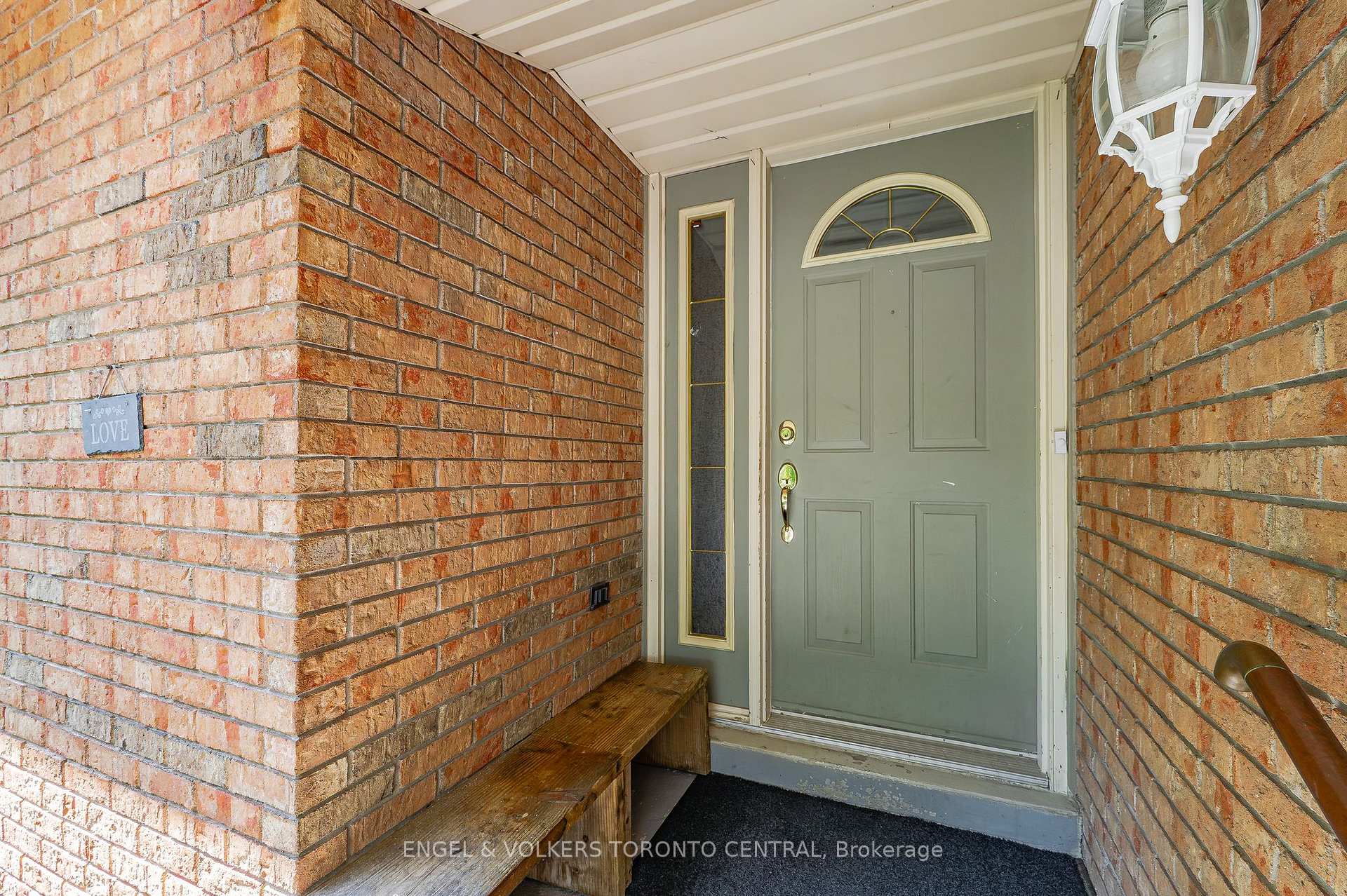 Photo 5 of 31 Mulberry Lane, Waterloo, Maple Hills — HOMEH