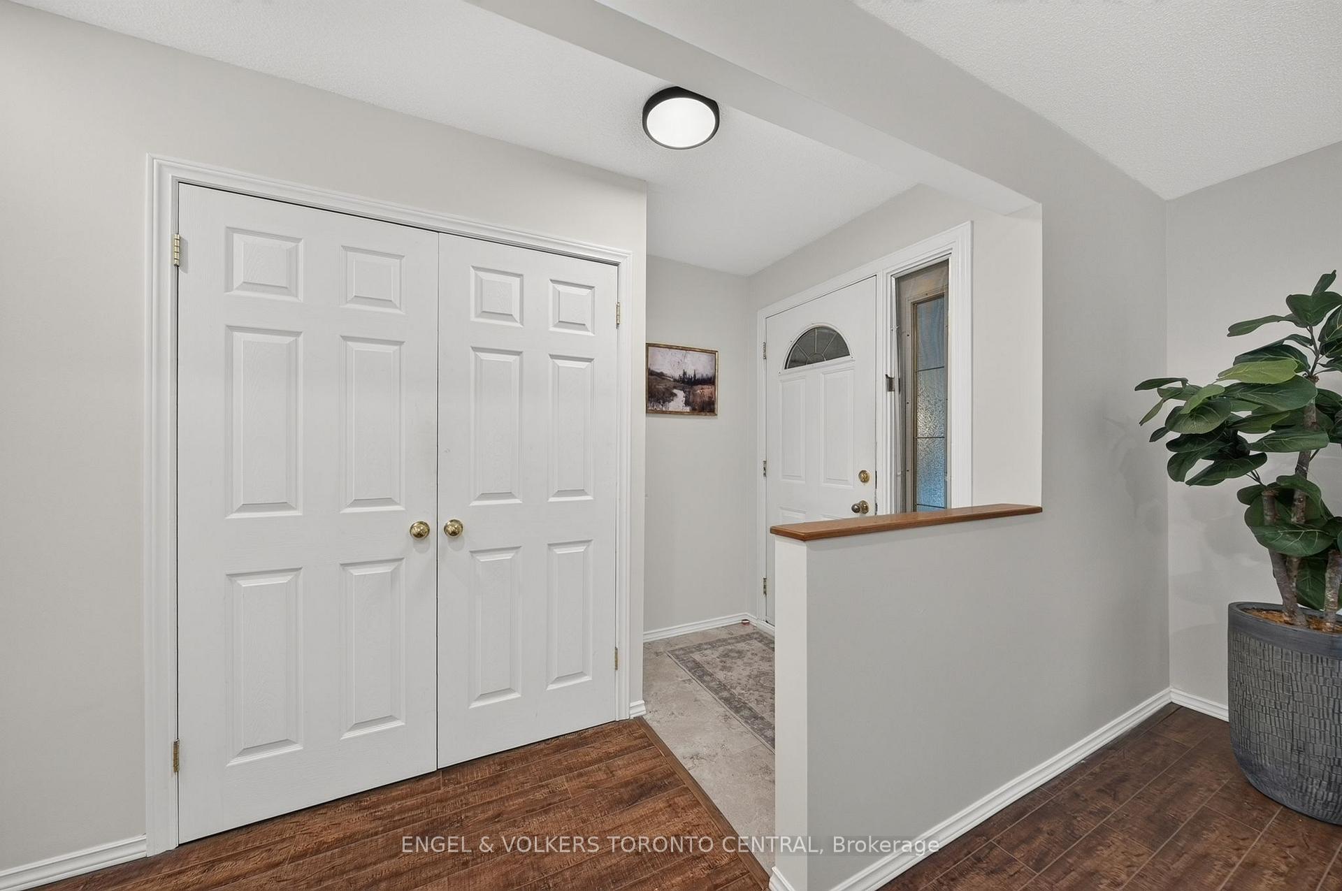 Photo 6 of 31 Mulberry Lane, Waterloo, Maple Hills — HOMEH