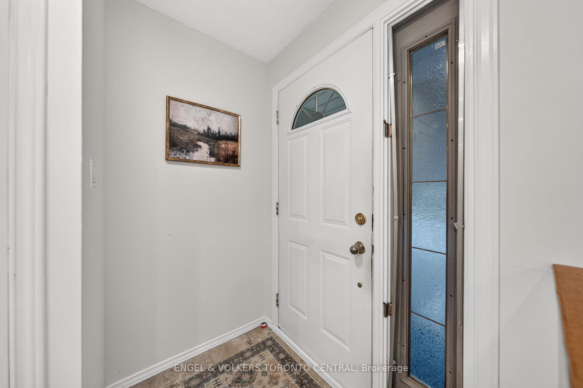 Photo 7 of 31 Mulberry Lane, Waterloo, Maple Hills — HOMEH