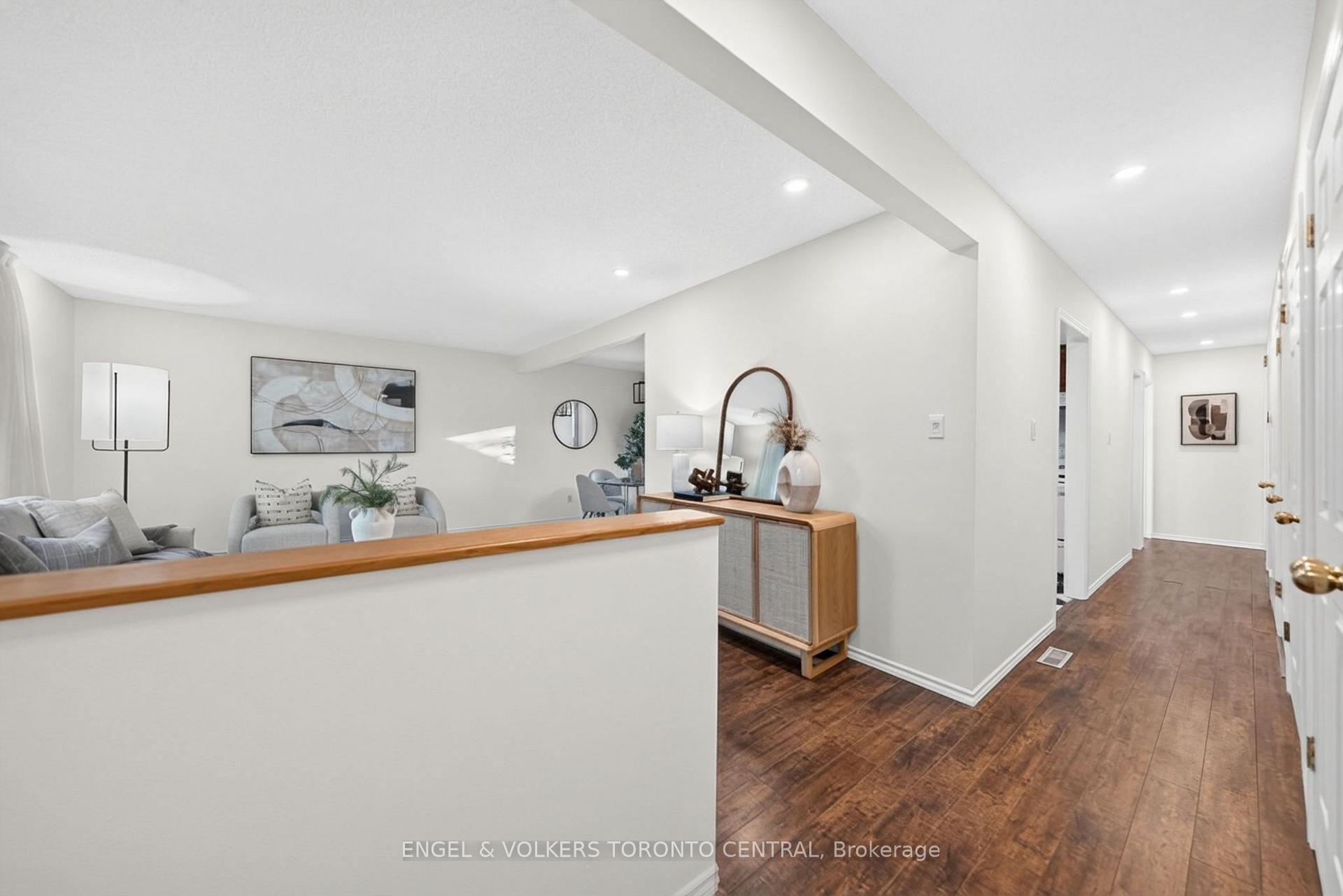 Photo 8 of 31 Mulberry Lane, Waterloo, Maple Hills — HOMEH