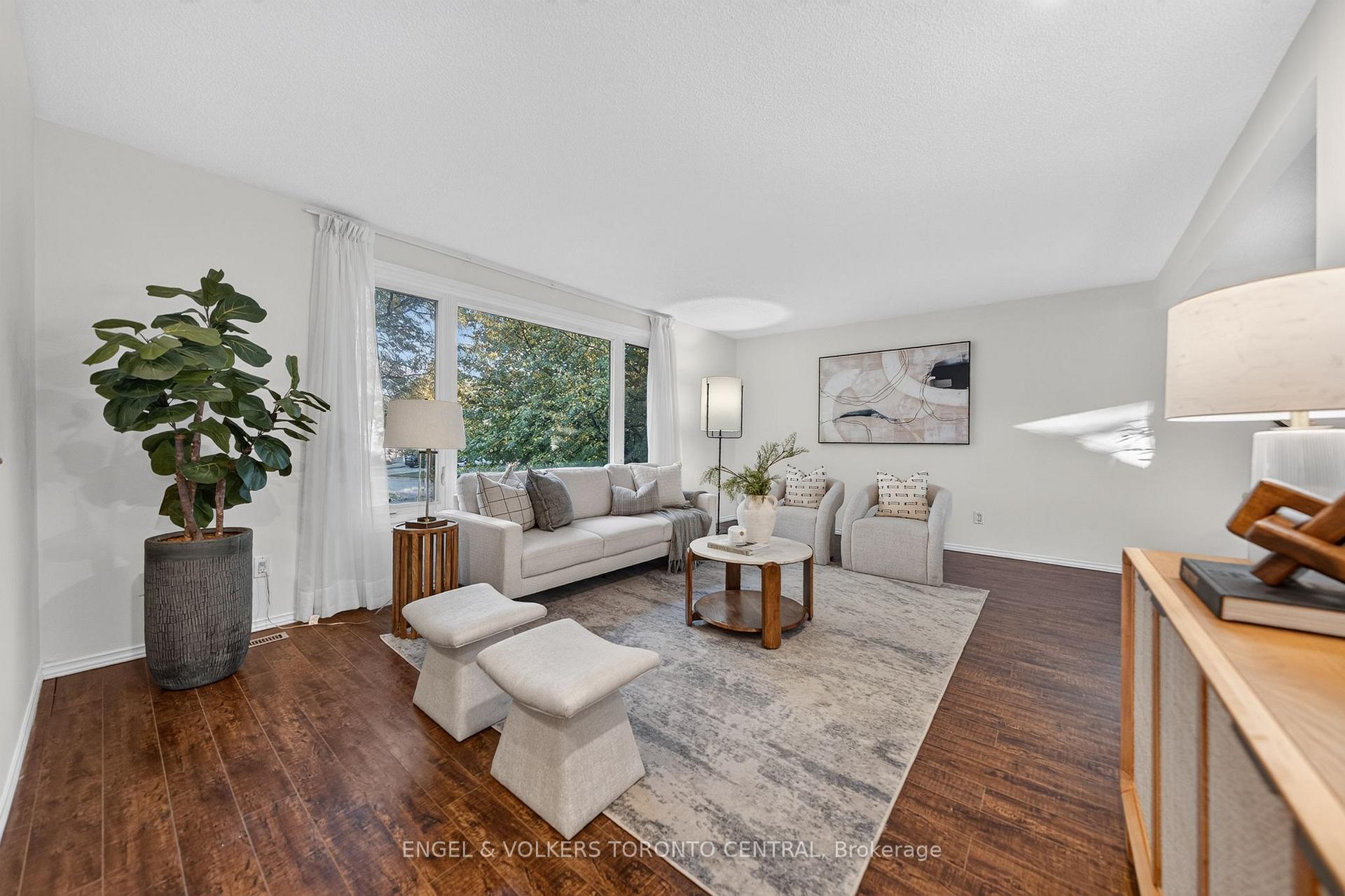Photo 9 of 31 Mulberry Lane, Waterloo, Maple Hills — HOMEH
