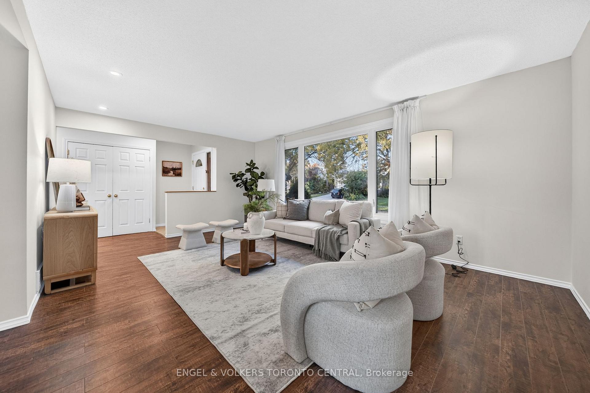 Photo 10 of 31 Mulberry Lane, Waterloo, Maple Hills — HOMEH